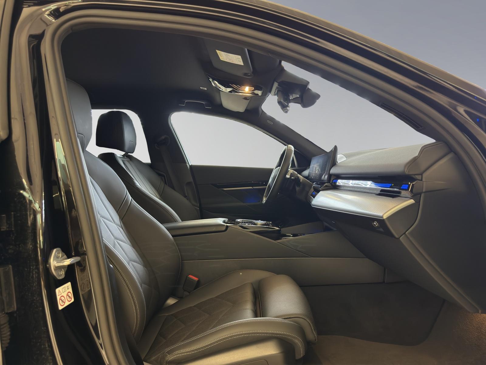 BMW 520d xDrive Touring M Sport-image-19