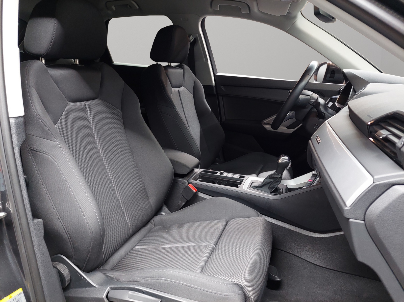 AUDI Q3 35 TDI S line quattro S-tronic-image-8