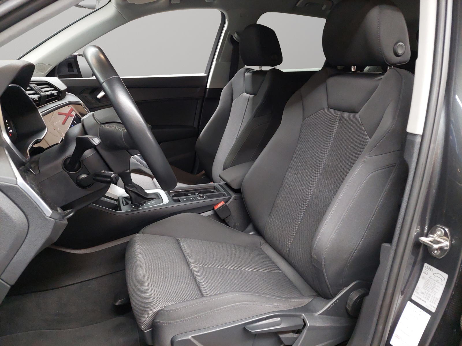 AUDI Q3 35 TDI S line quattro S-tronic-image-5