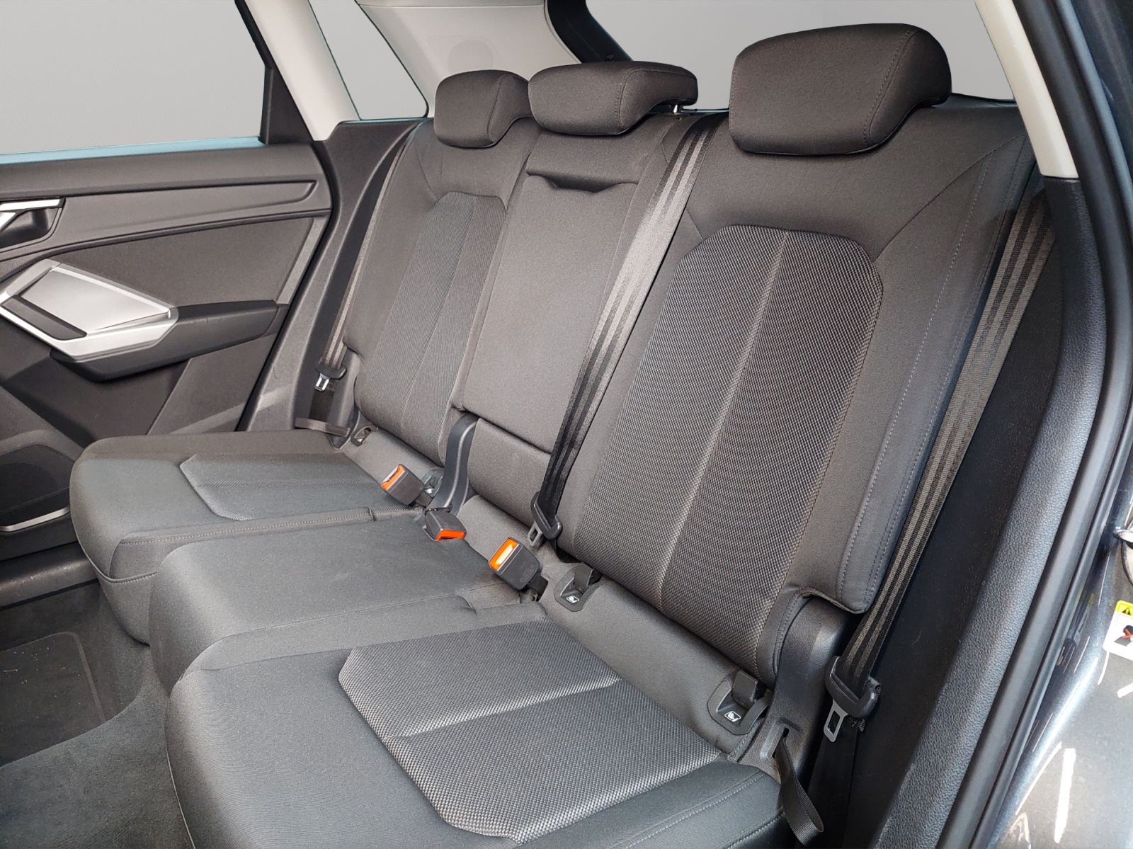 AUDI Q3 35 TDI S line quattro S-tronic-image-7