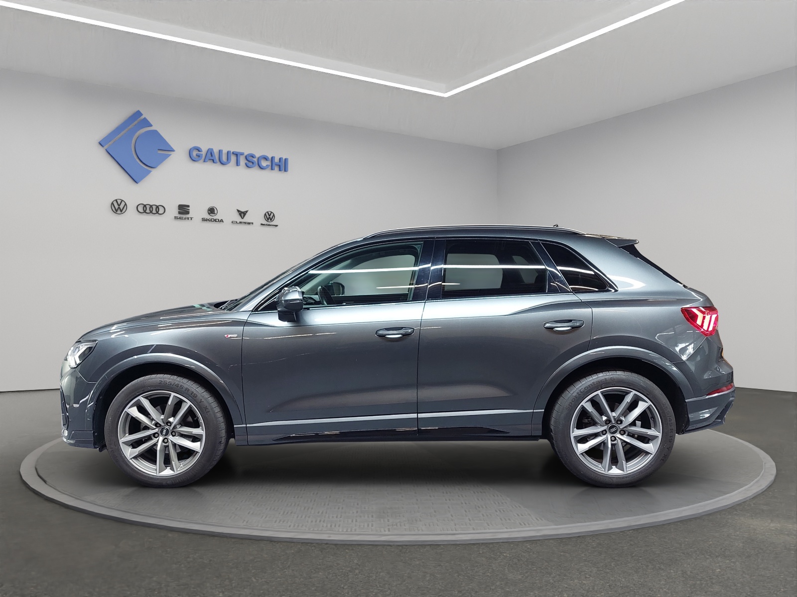 AUDI Q3 35 TDI S line quattro S-tronic-image-1