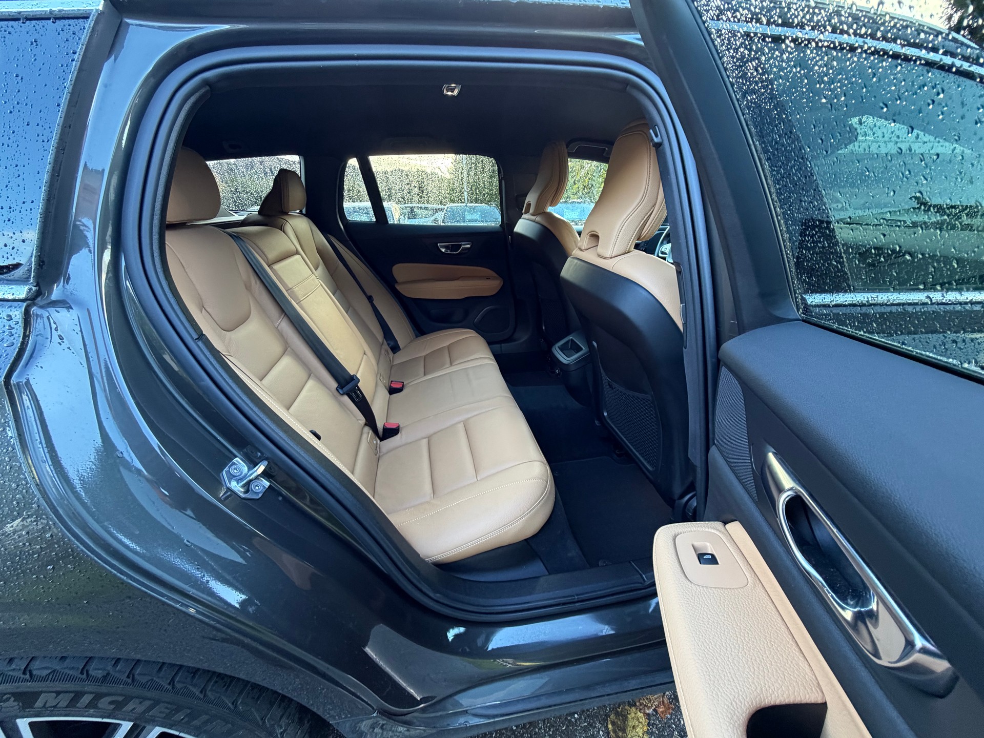 VOLVO V60 D3 AWD Momentum Geartronic-image-11