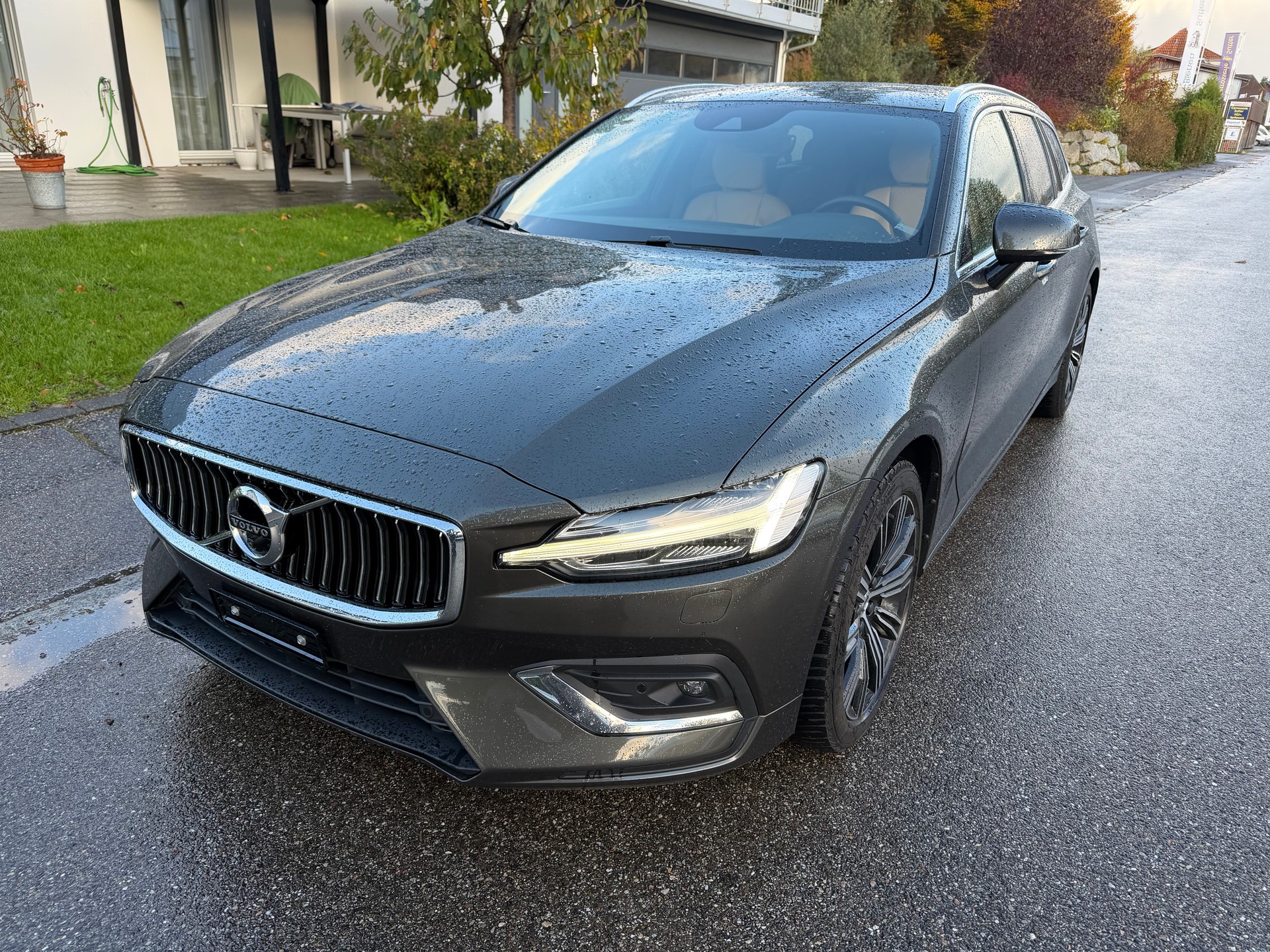 VOLVO V60 D3 AWD Momentum Geartronic-image-2