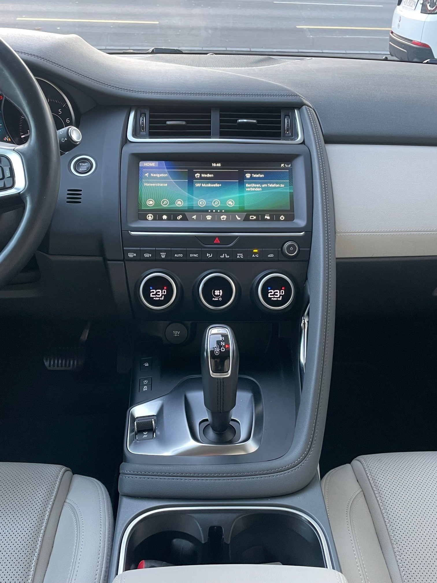 JAGUAR E-Pace 2.0 T 200 S AWD-image-9