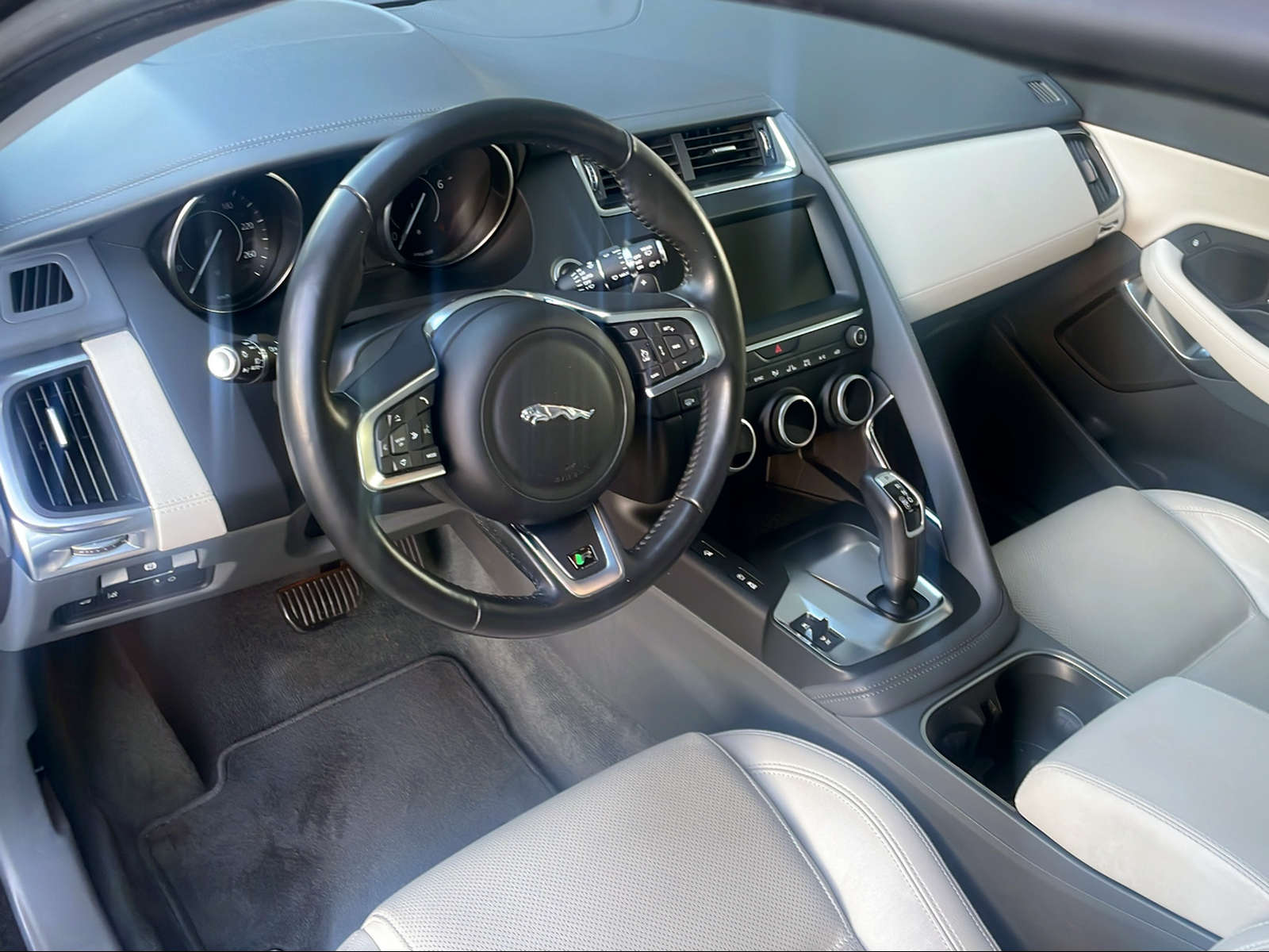 JAGUAR E-Pace 2.0 T 200 S AWD-image-4