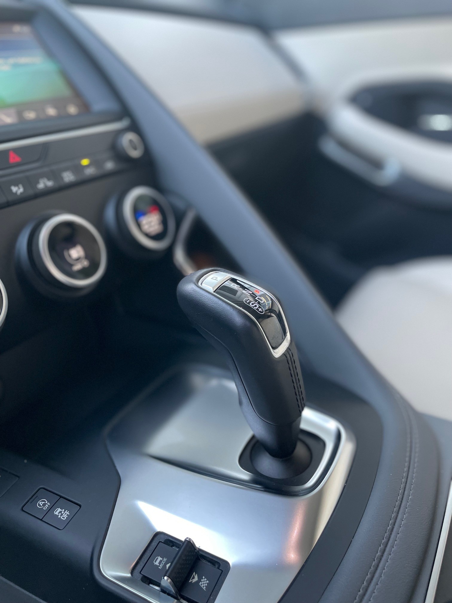 JAGUAR E-Pace 2.0 T 200 S AWD-image-10