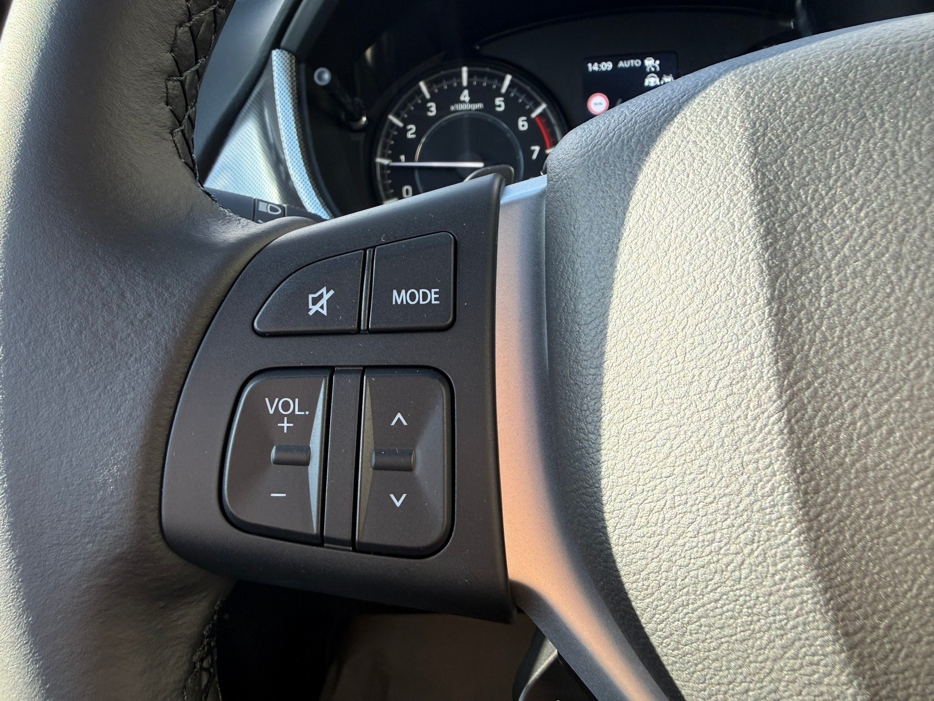 SUZUKI Vitara 1.4 Boosterjet Compact Top 4x4 Hybrid Automatic-image-13