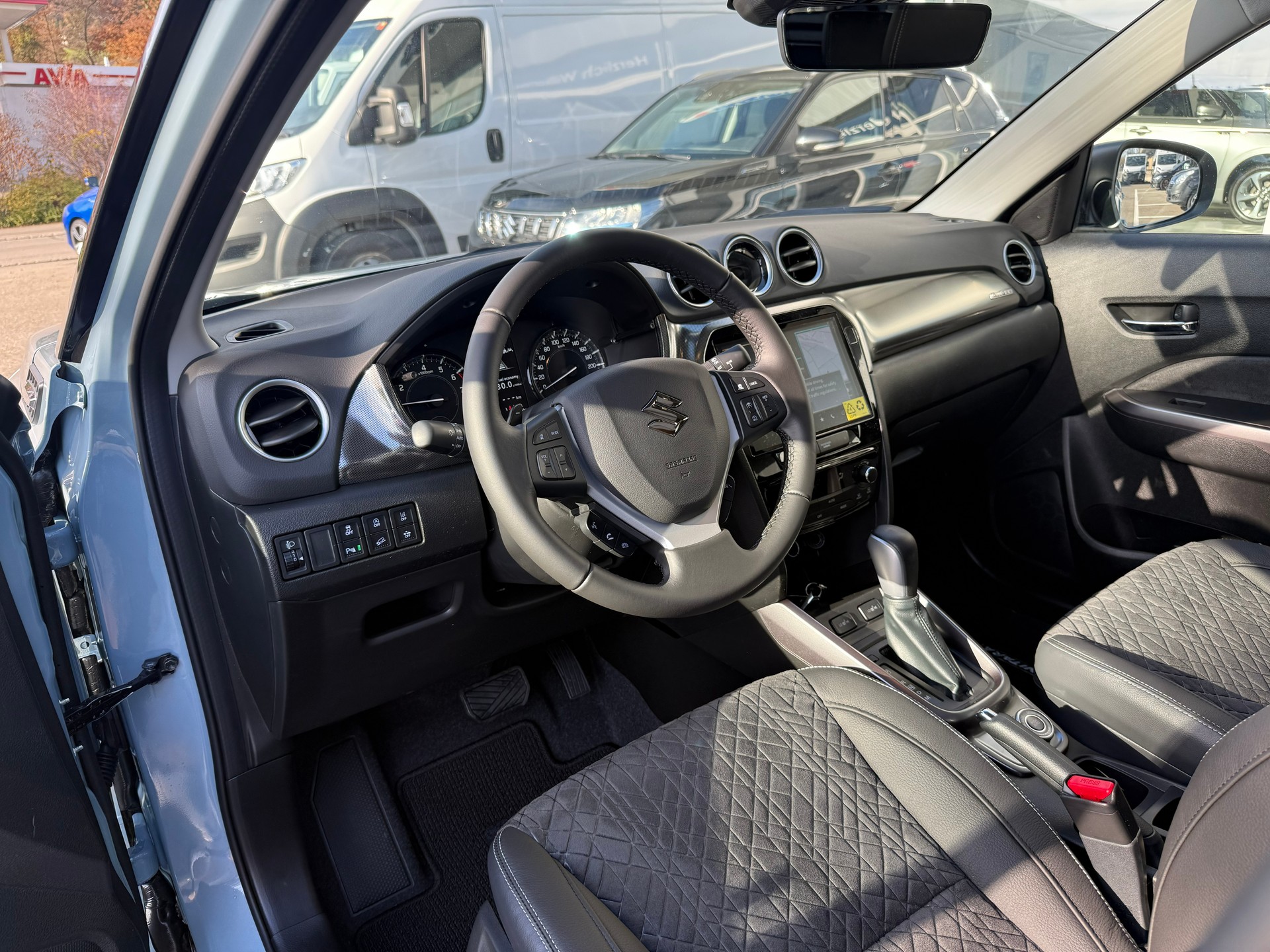SUZUKI Vitara 1.4 Boosterjet Compact Top 4x4 Hybrid Automatic-image-9