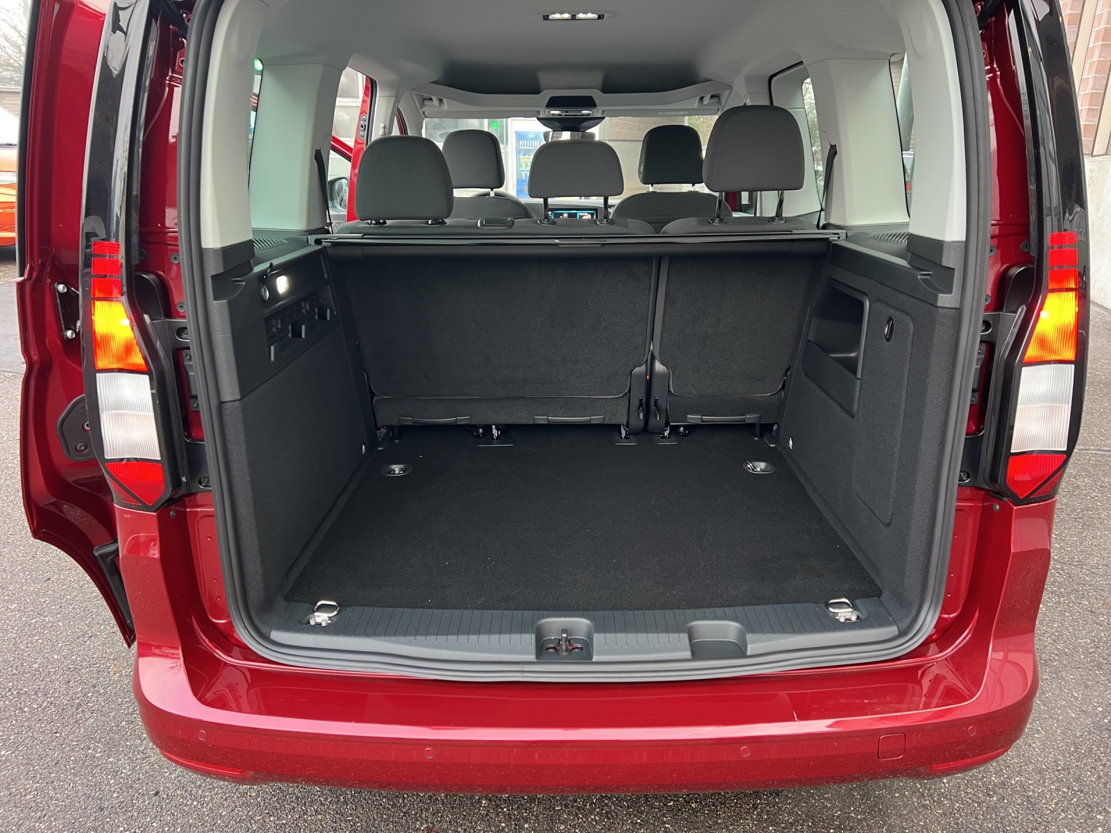 VW Caddy 1.5 TSI Life DSG-image-9