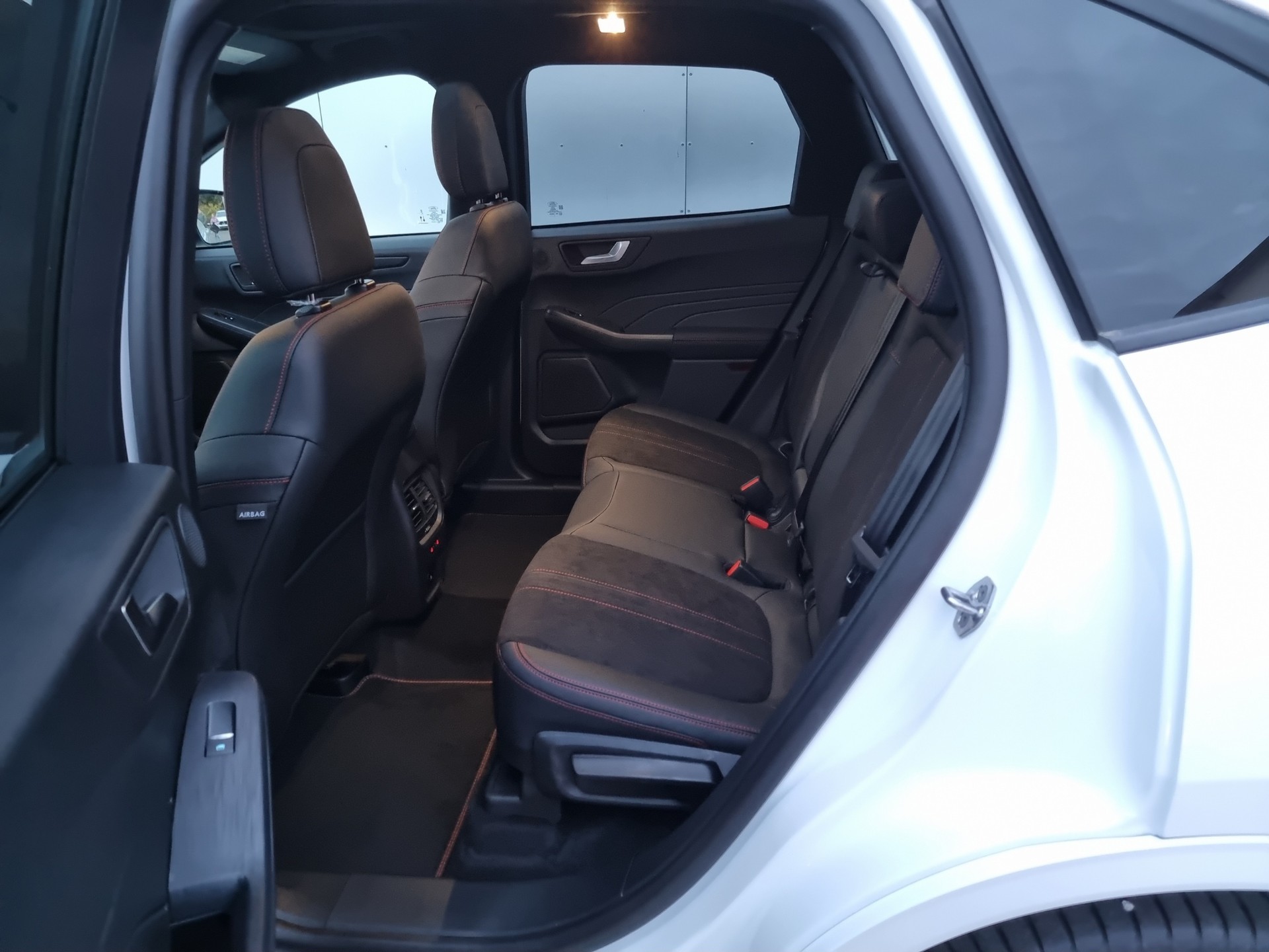 FORD Kuga 2.5 Plug-in Hybrid ST-Line X-image-13