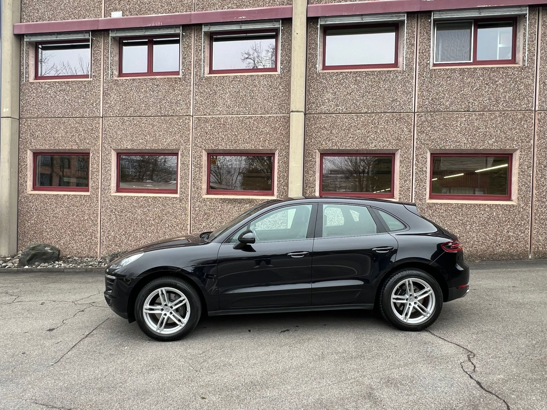 PORSCHE Macan PDK-image-2