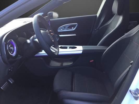 MERCEDES-BENZ CLA 200 8G-DCT 4Matic-image-6