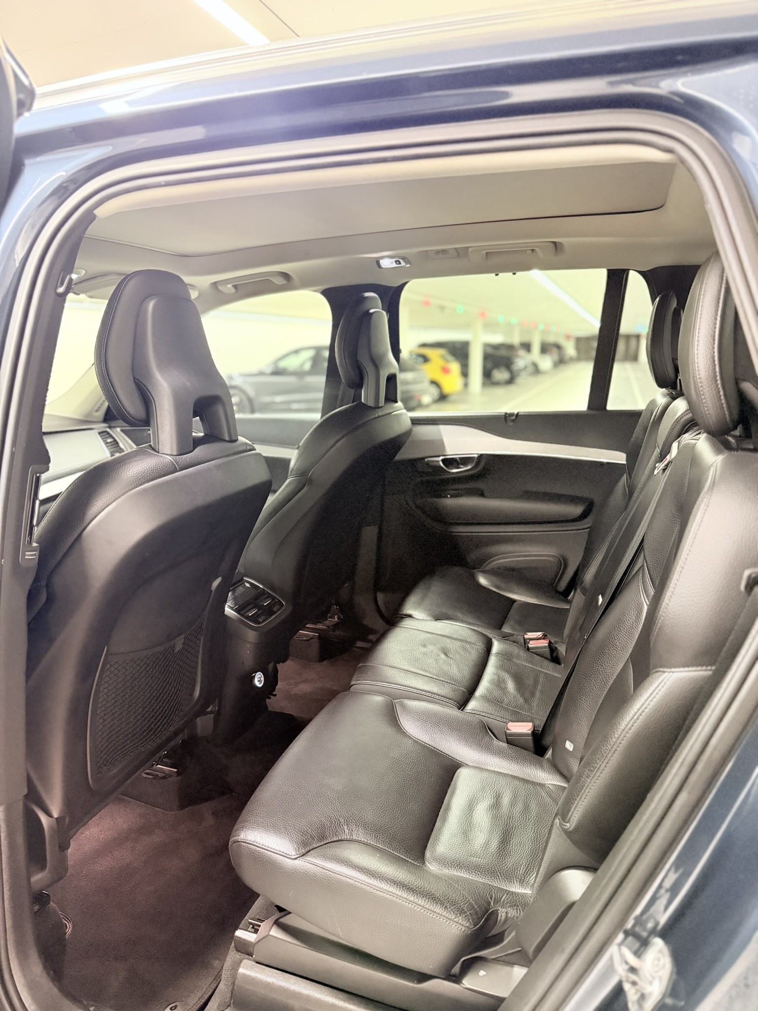VOLVO XC90 D5 AWD Inscription Geartronic-image-4