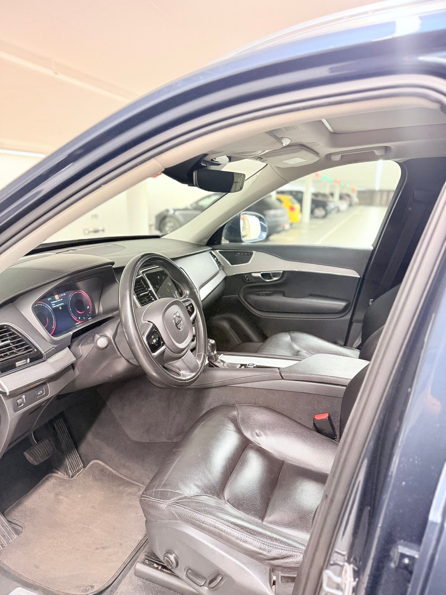 VOLVO XC90 D5 AWD Inscription Geartronic-image-3