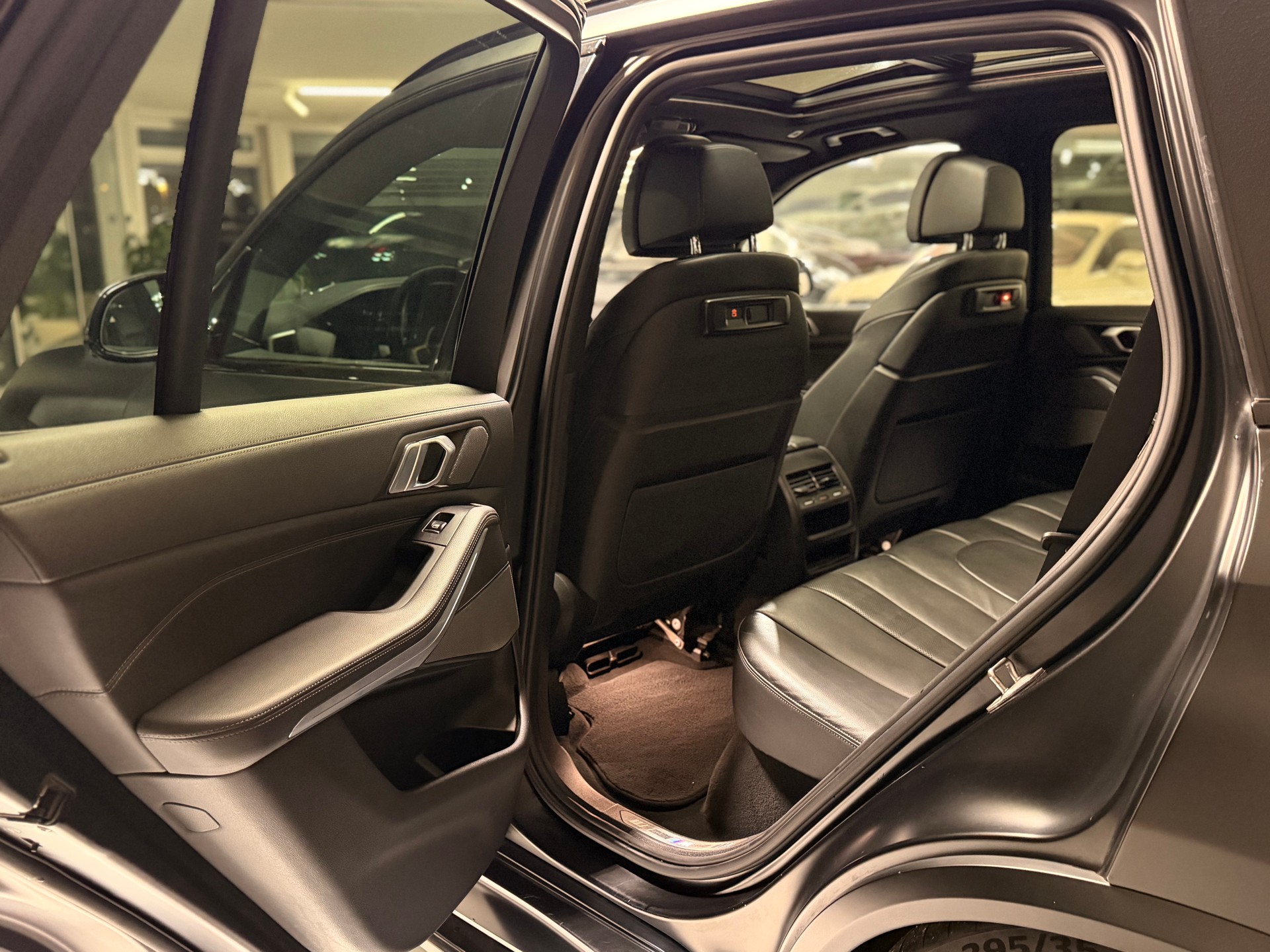 BMW X5 xDrive45e Colour Edition Steptronic-image-12