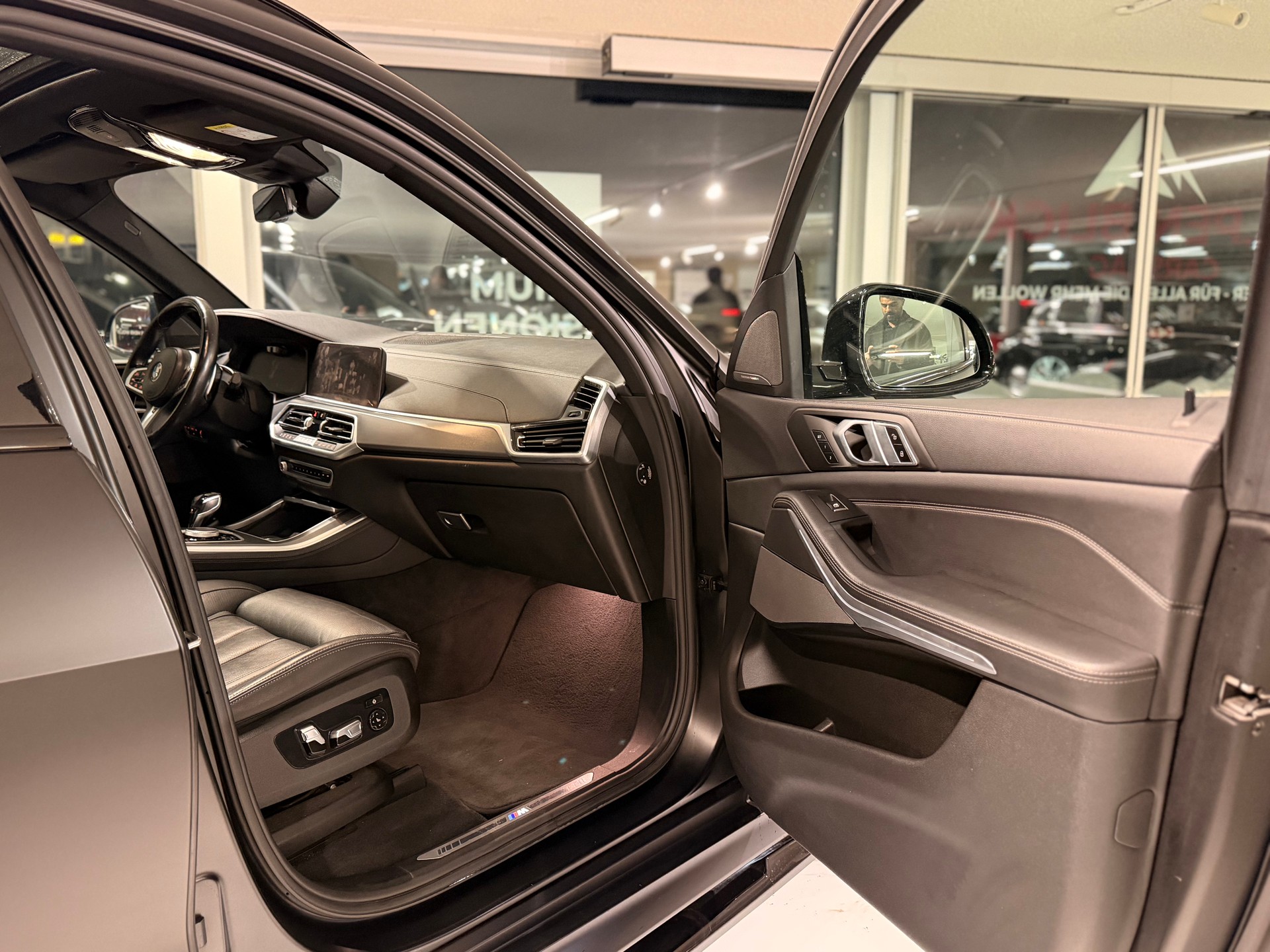 BMW X5 xDrive45e Colour Edition Steptronic-image-16