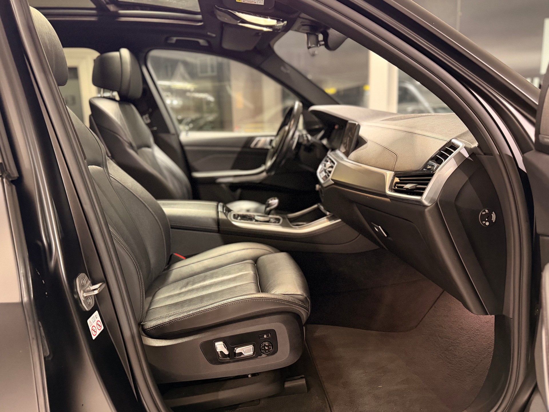 BMW X5 xDrive45e Colour Edition Steptronic-image-17