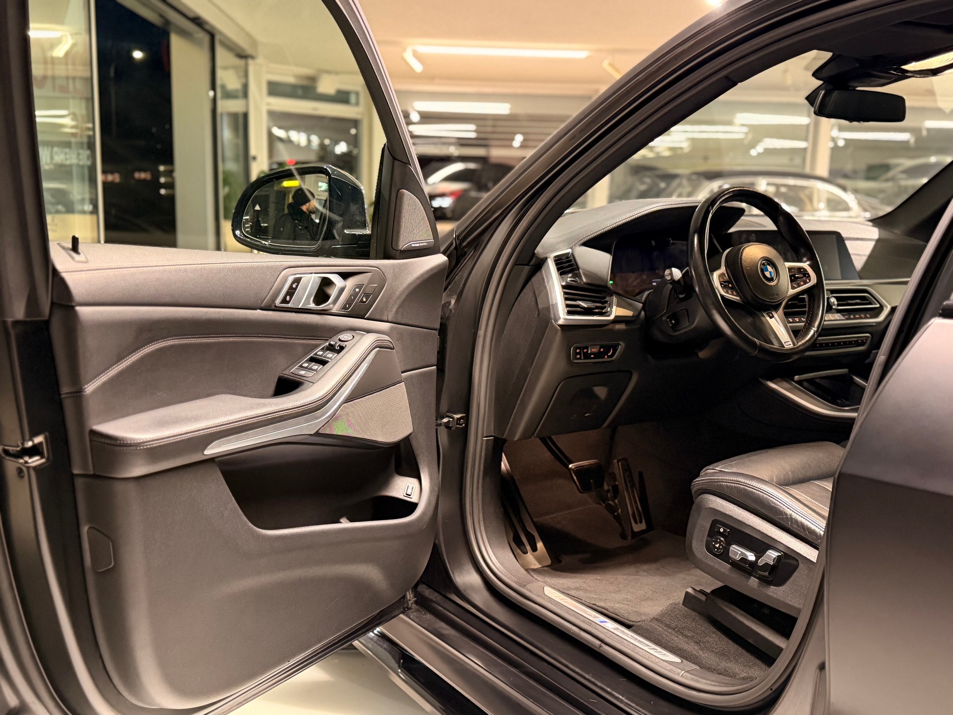 BMW X5 xDrive45e Colour Edition Steptronic-image-8