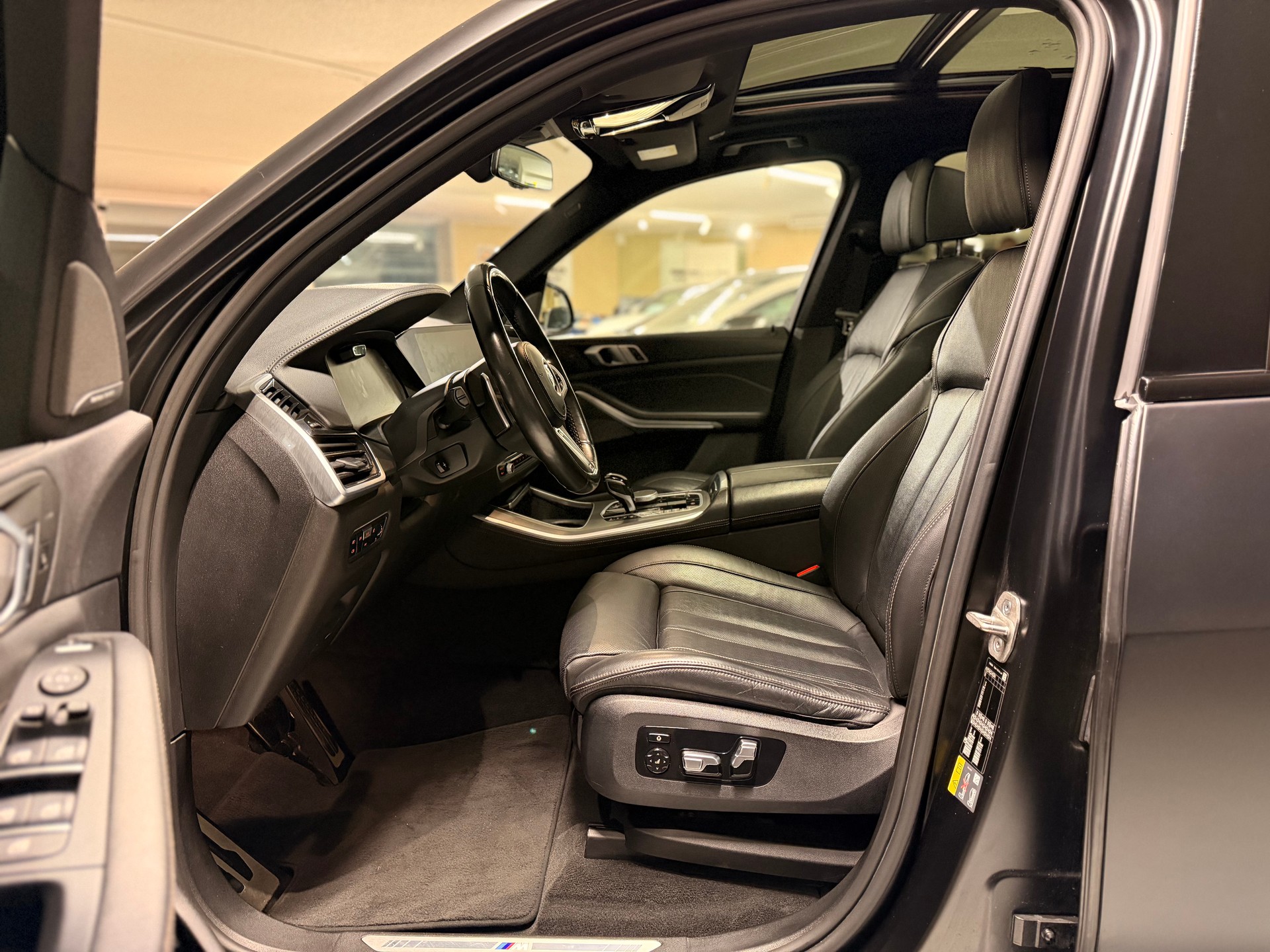 BMW X5 xDrive45e Colour Edition Steptronic-image-9