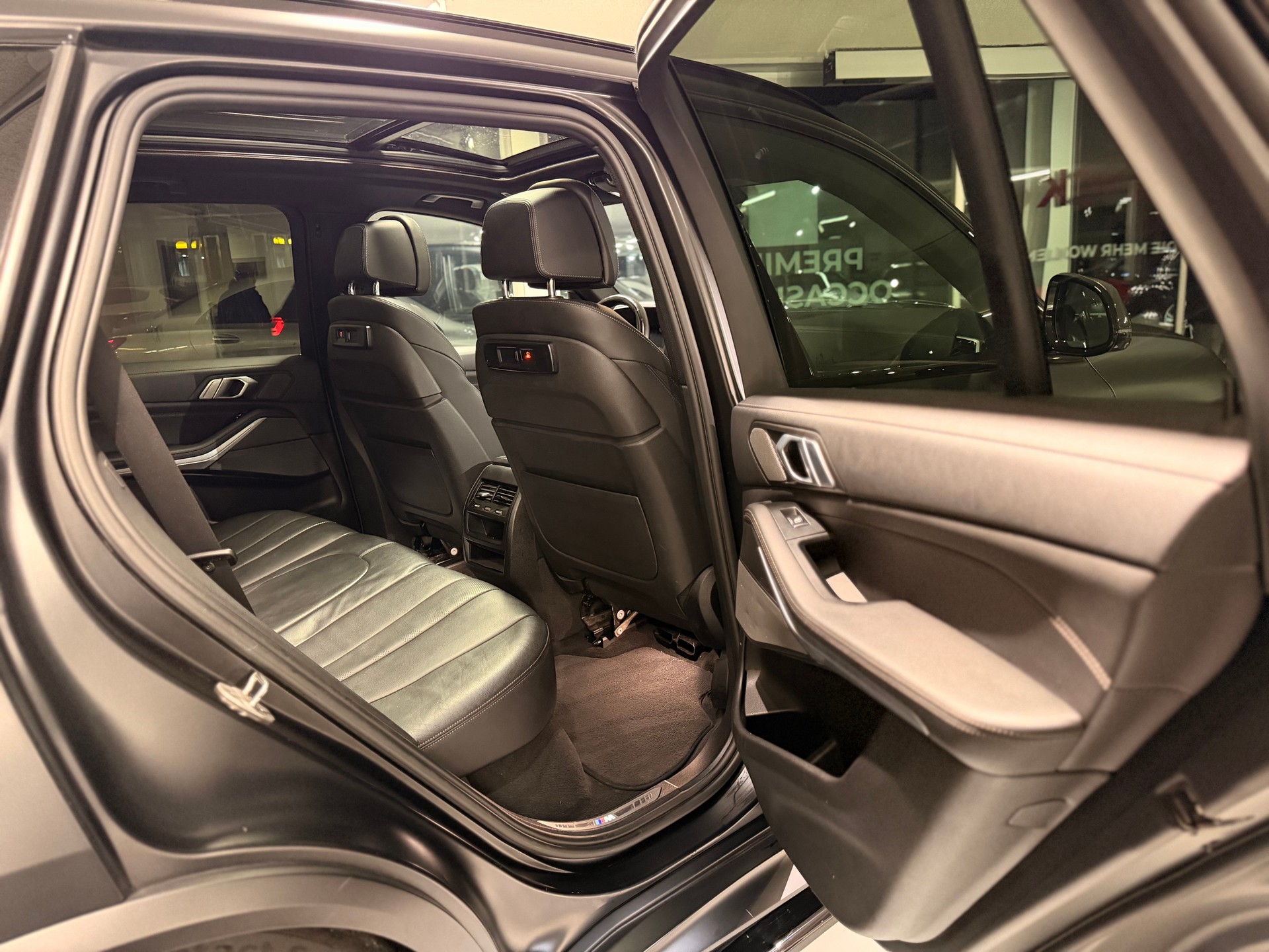 BMW X5 xDrive45e Colour Edition Steptronic-image-14