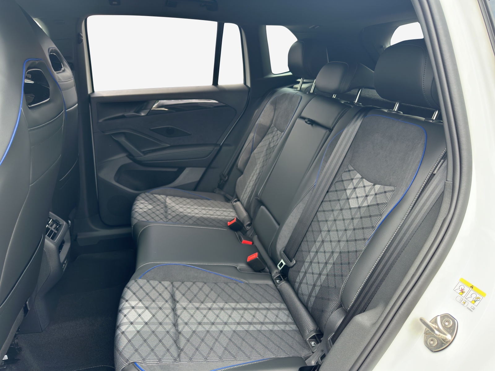 VW Tiguan 2.0 TSI DSG R-Line 4Motion-image-11