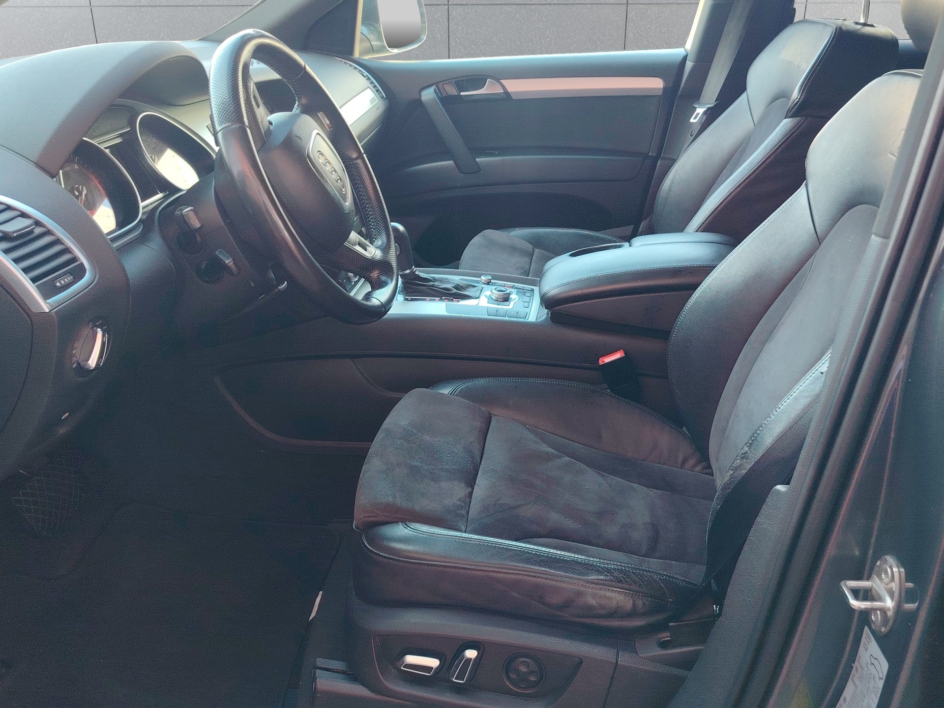 AUDI Q7 3.0 TDI addBlue quattro tiptronic S Line-image-8