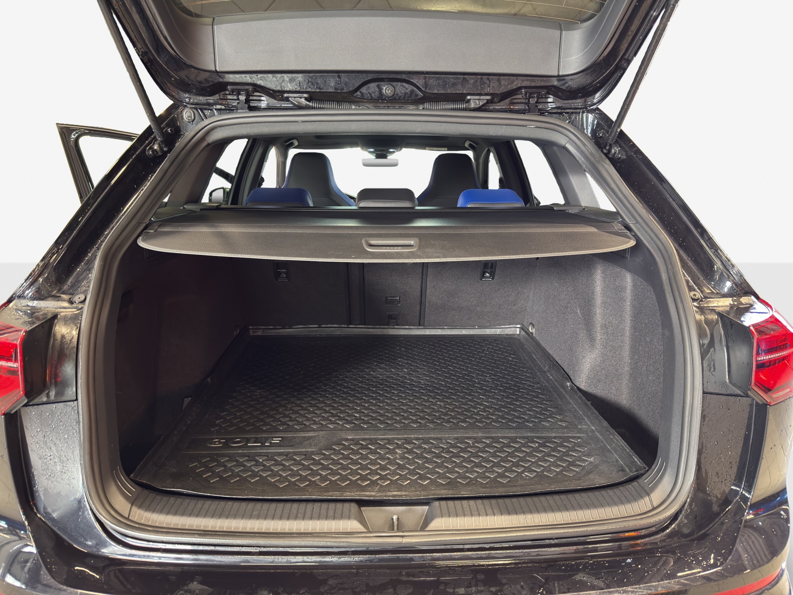 VW Golf Variant 2.0 TSI R DSG 4Motion-image-12