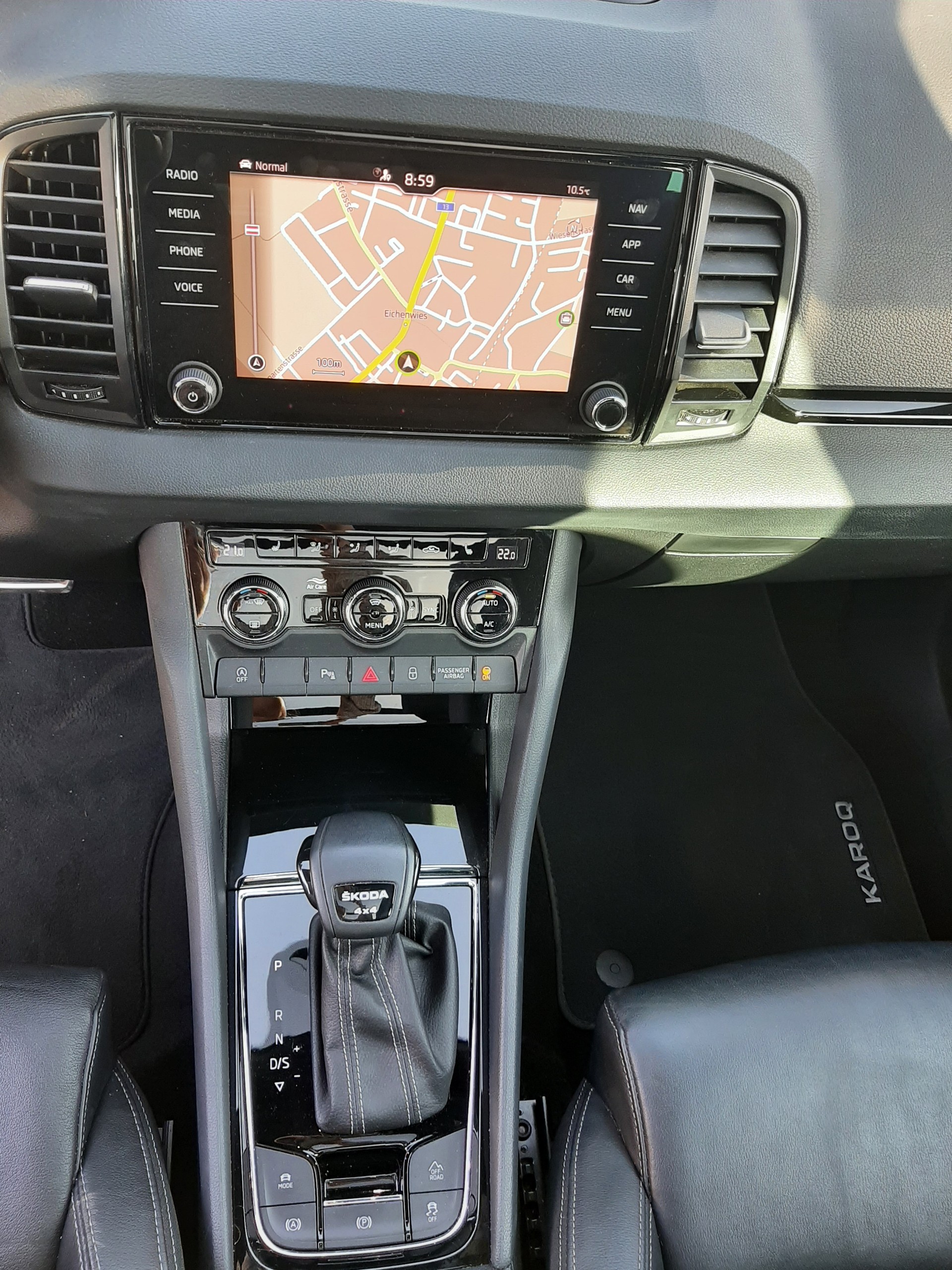 SKODA Karoq 2.0 TSI SportLine 4x4 DSG-image-4