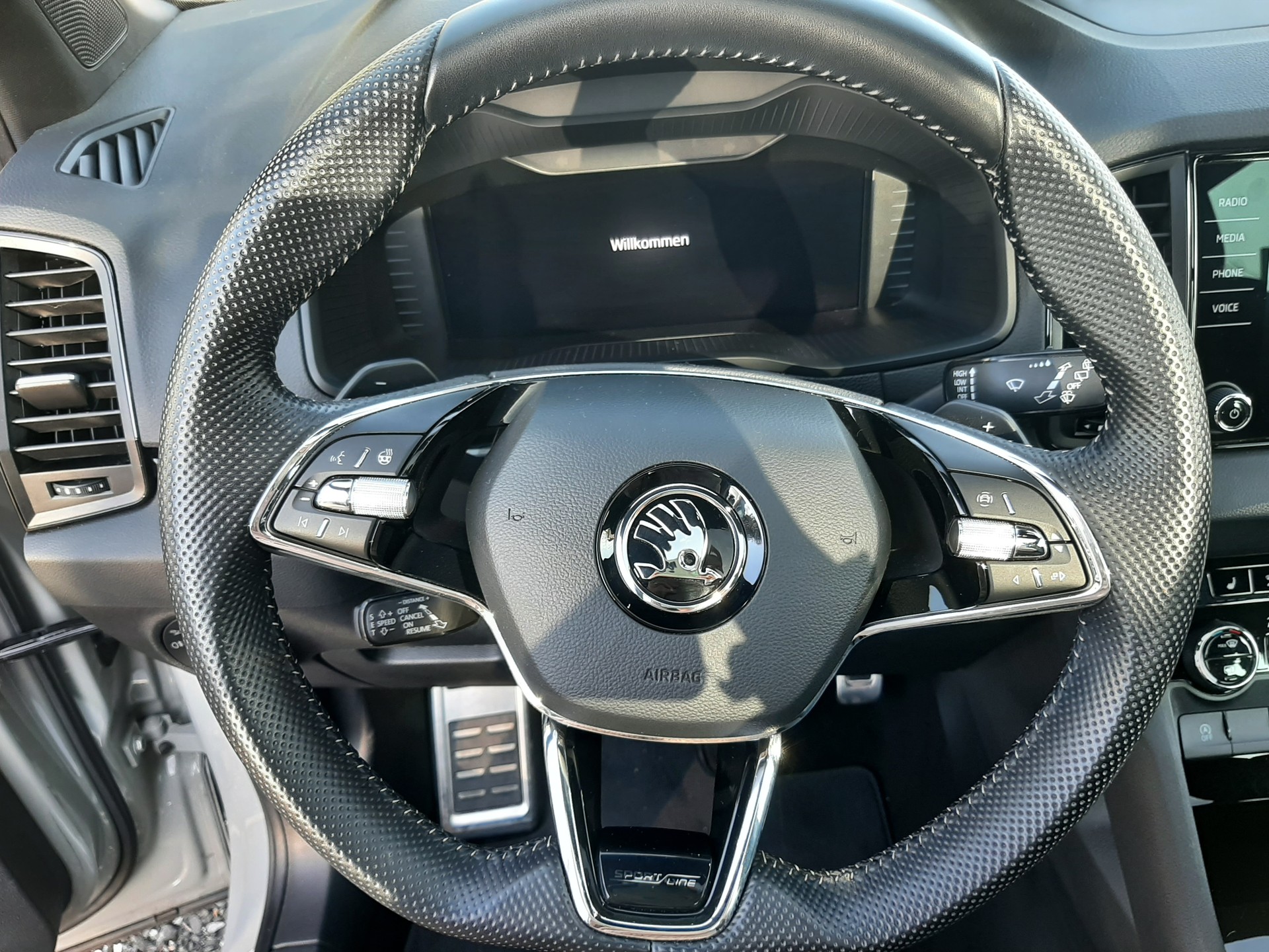 SKODA Karoq 2.0 TSI SportLine 4x4 DSG-image-5