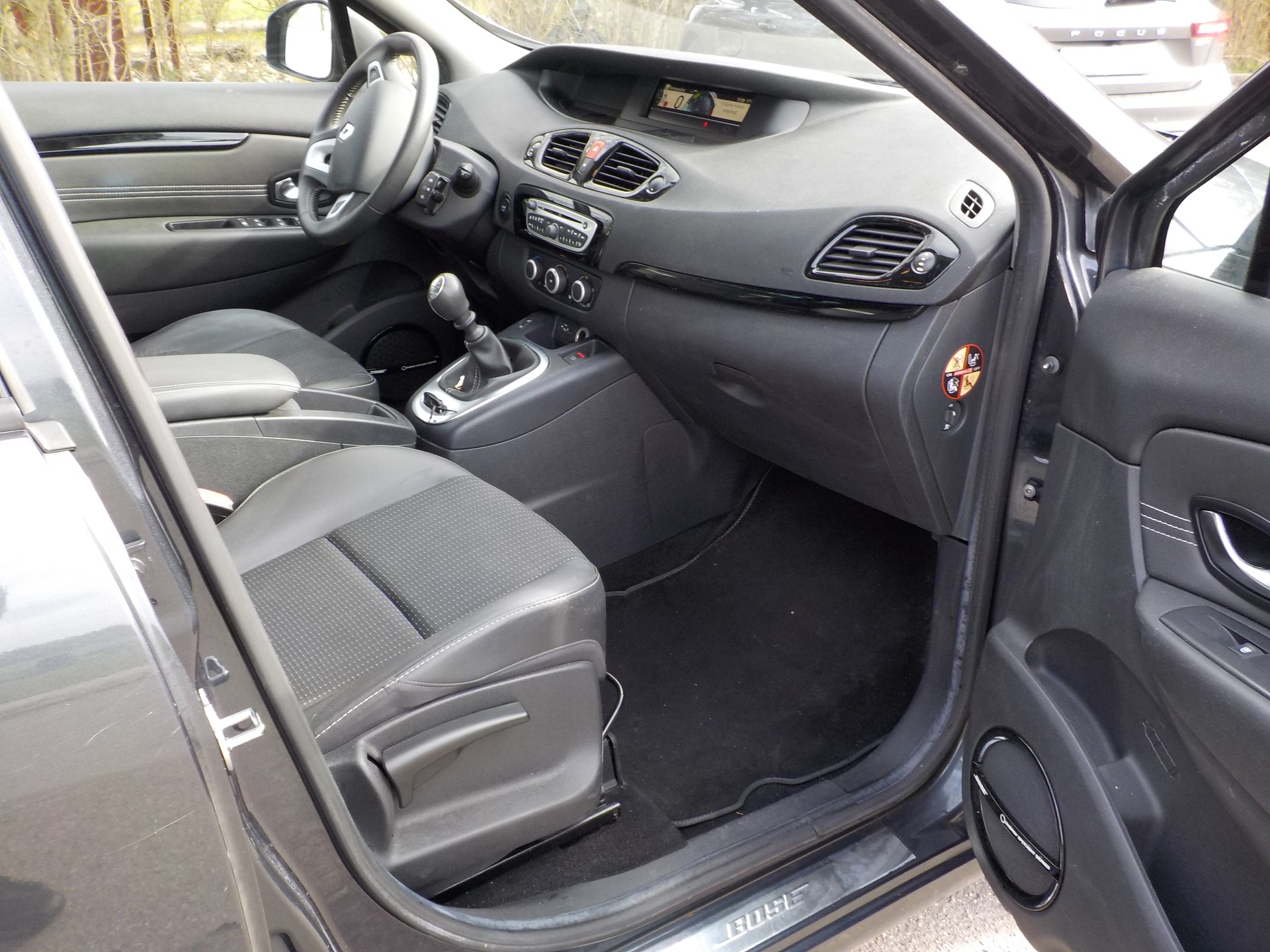 RENAULT Scénic 1.4 16V Turbo Bose-image-10
