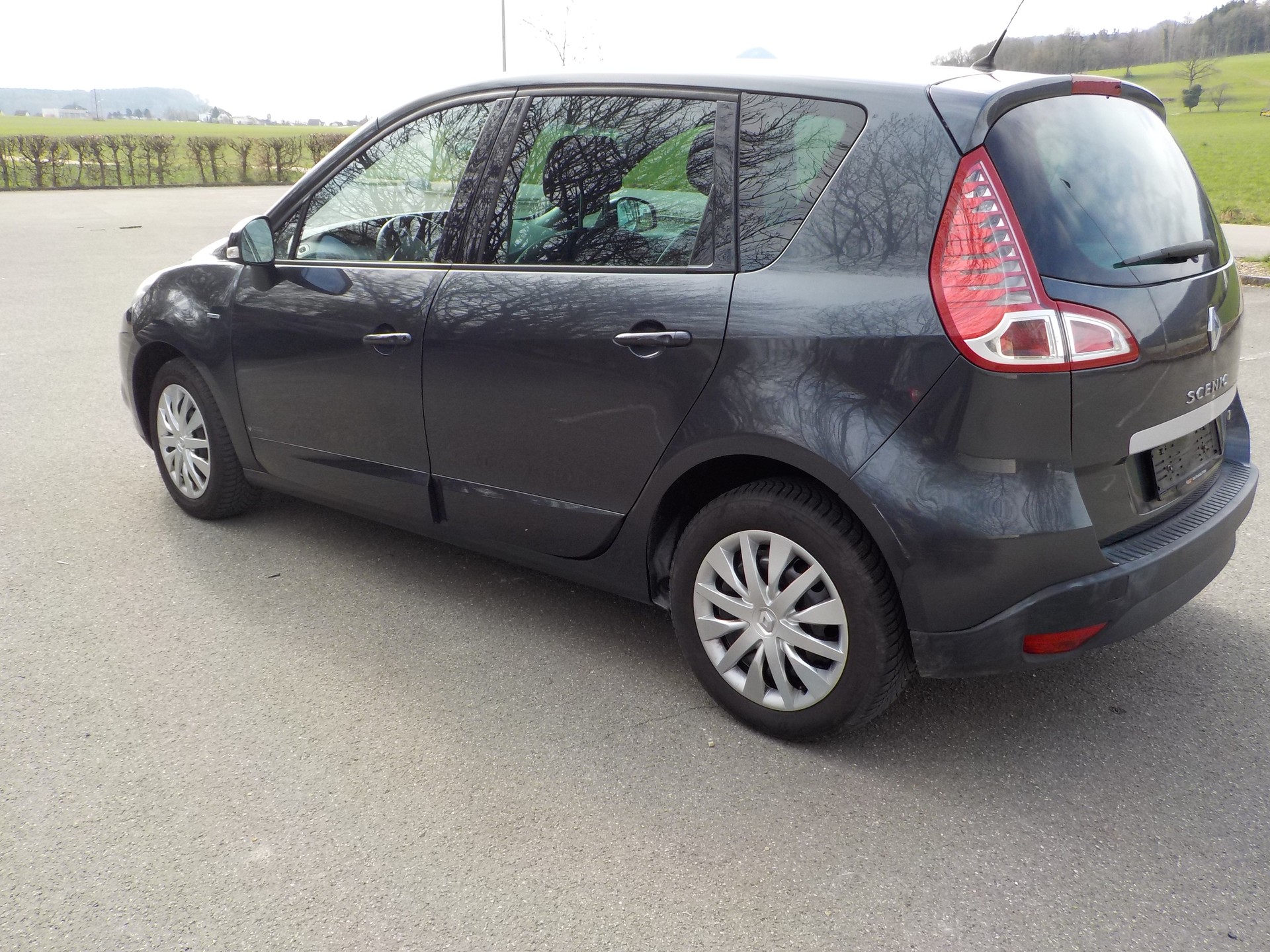 RENAULT Scénic 1.4 16V Turbo Bose-image-2