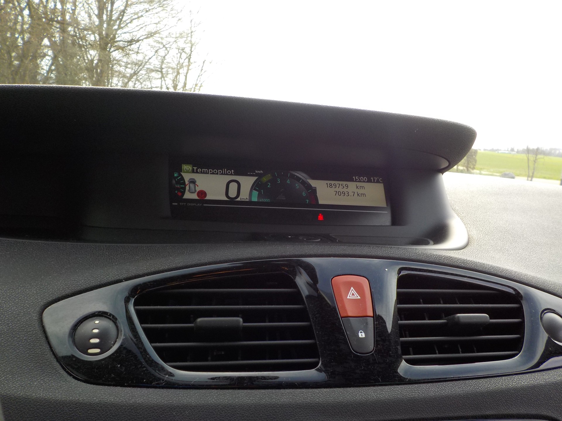 RENAULT Scénic 1.4 16V Turbo Bose-image-9