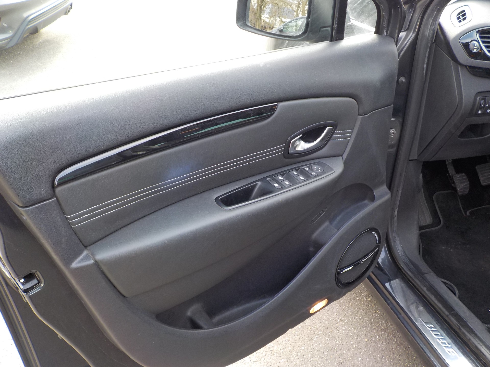 RENAULT Scénic 1.4 16V Turbo Bose-image-7
