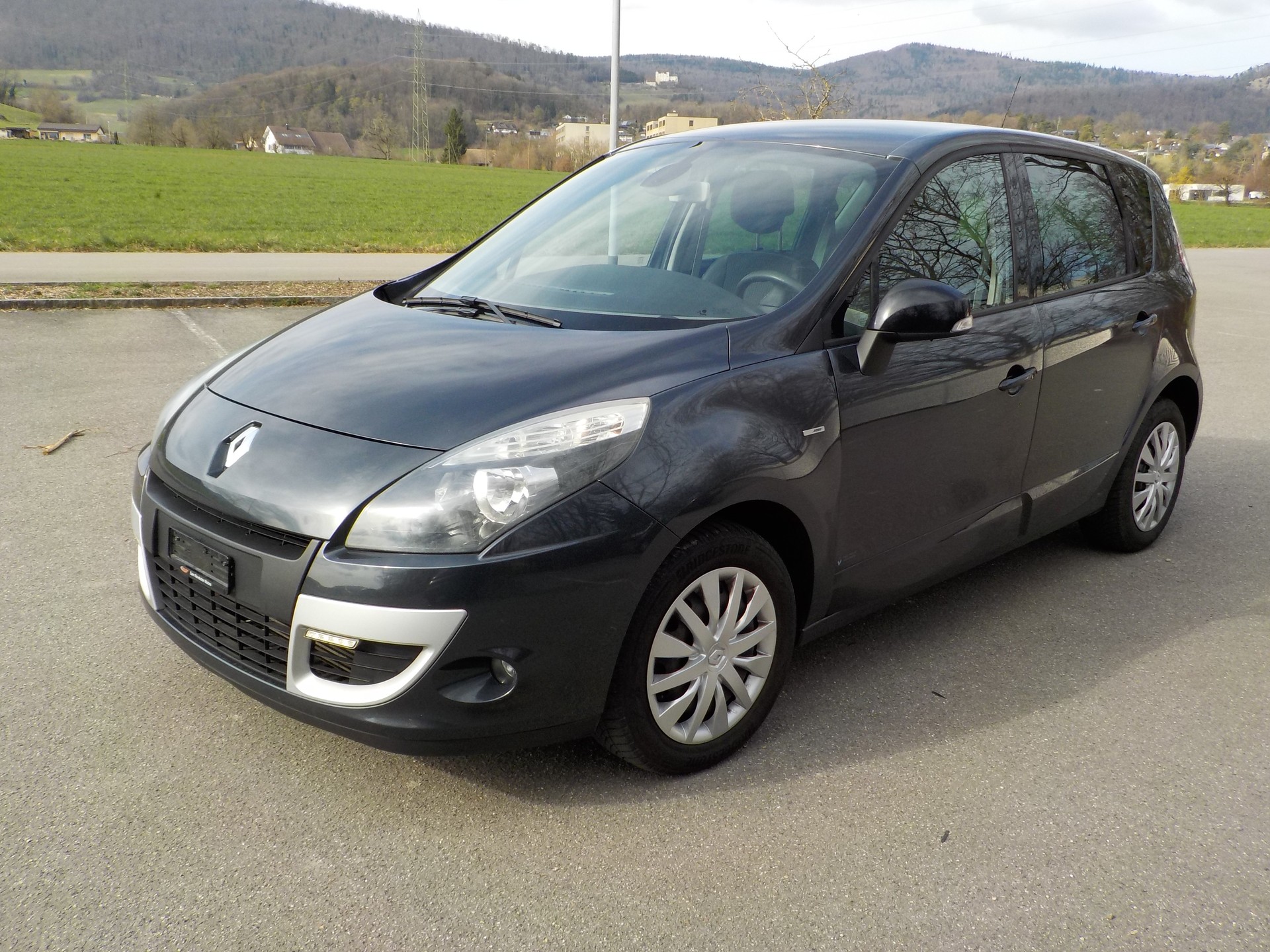 RENAULT Scénic 1.4 16V Turbo Bose-image-1