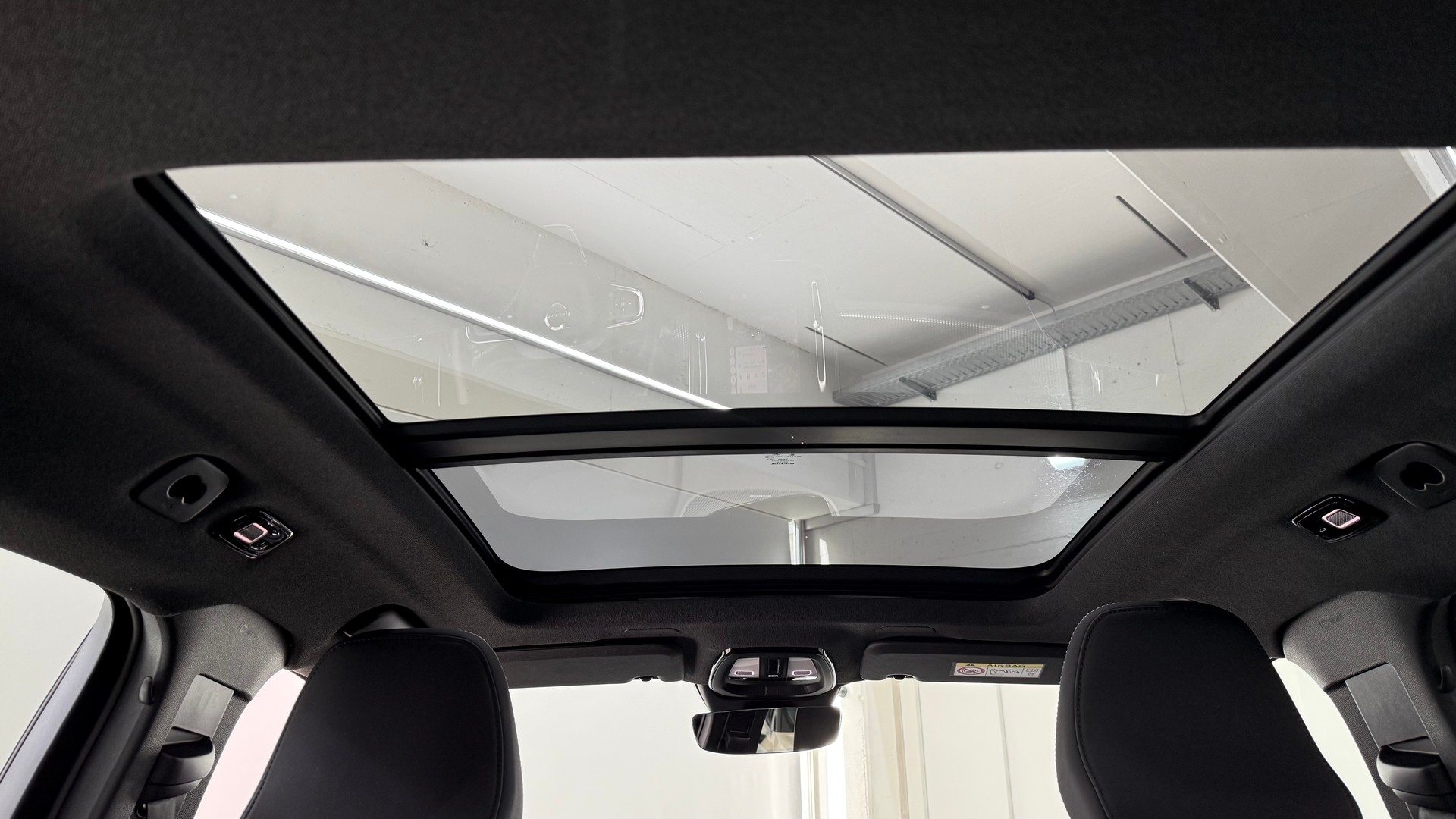 VOLVO EX40 Twin Black Edition AWD-image-9