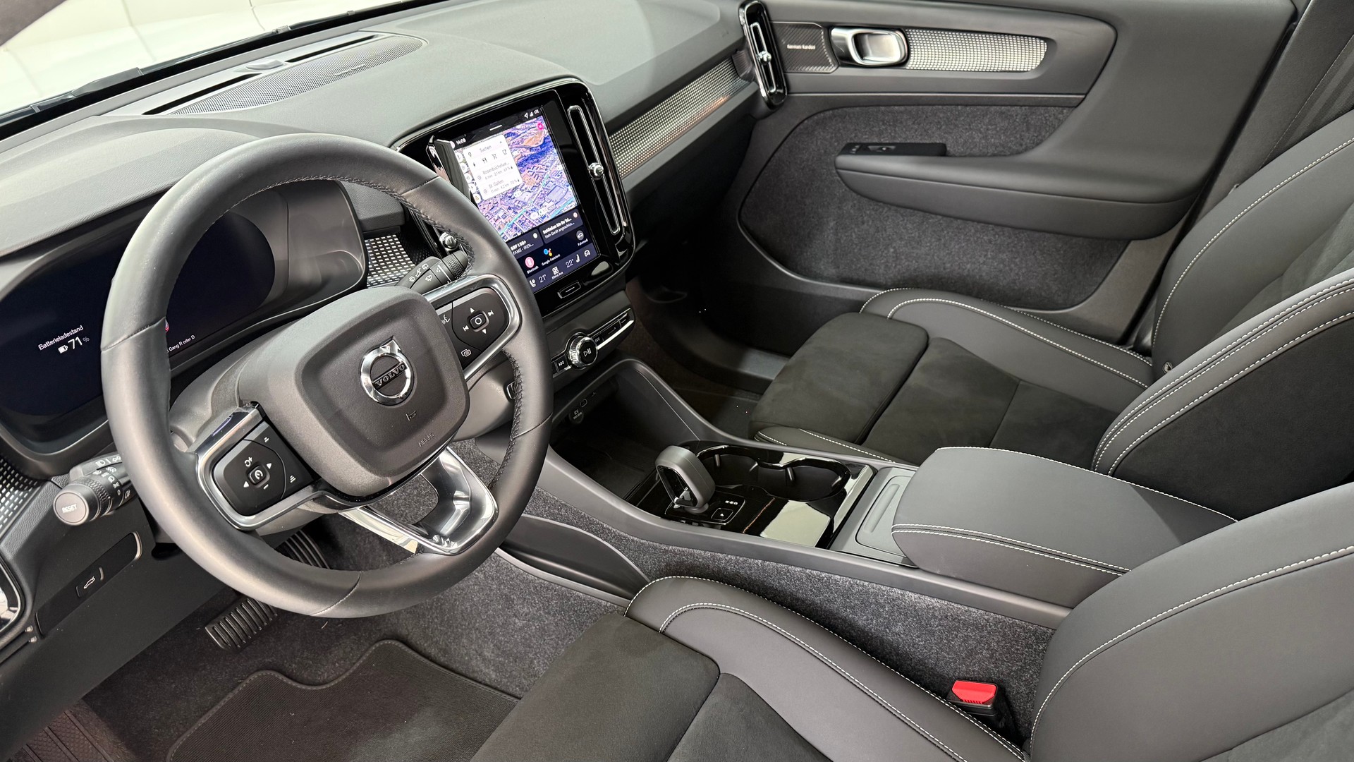 VOLVO EX40 Twin Black Edition AWD-image-3