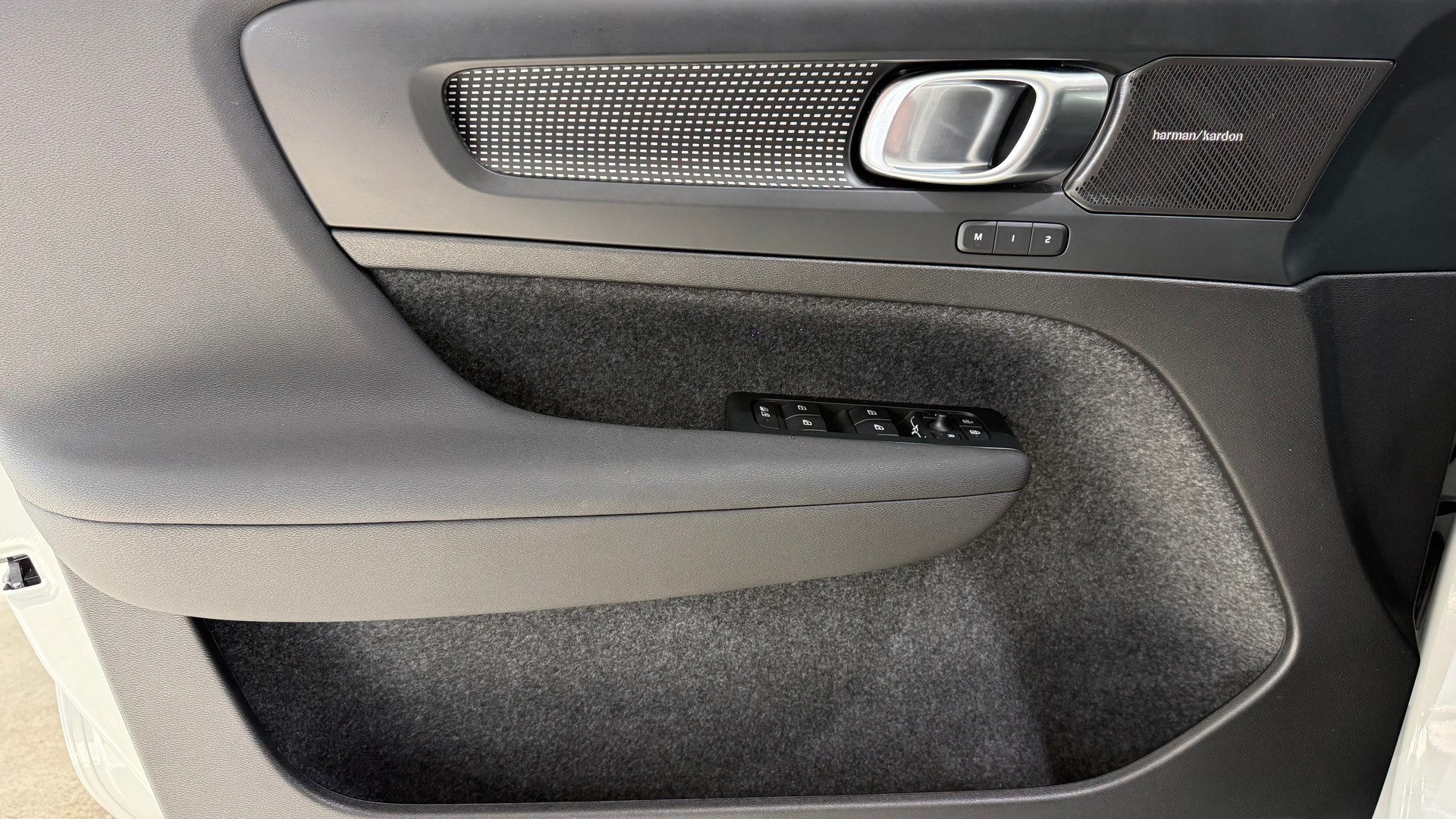VOLVO EX40 Twin Black Edition AWD-image-10