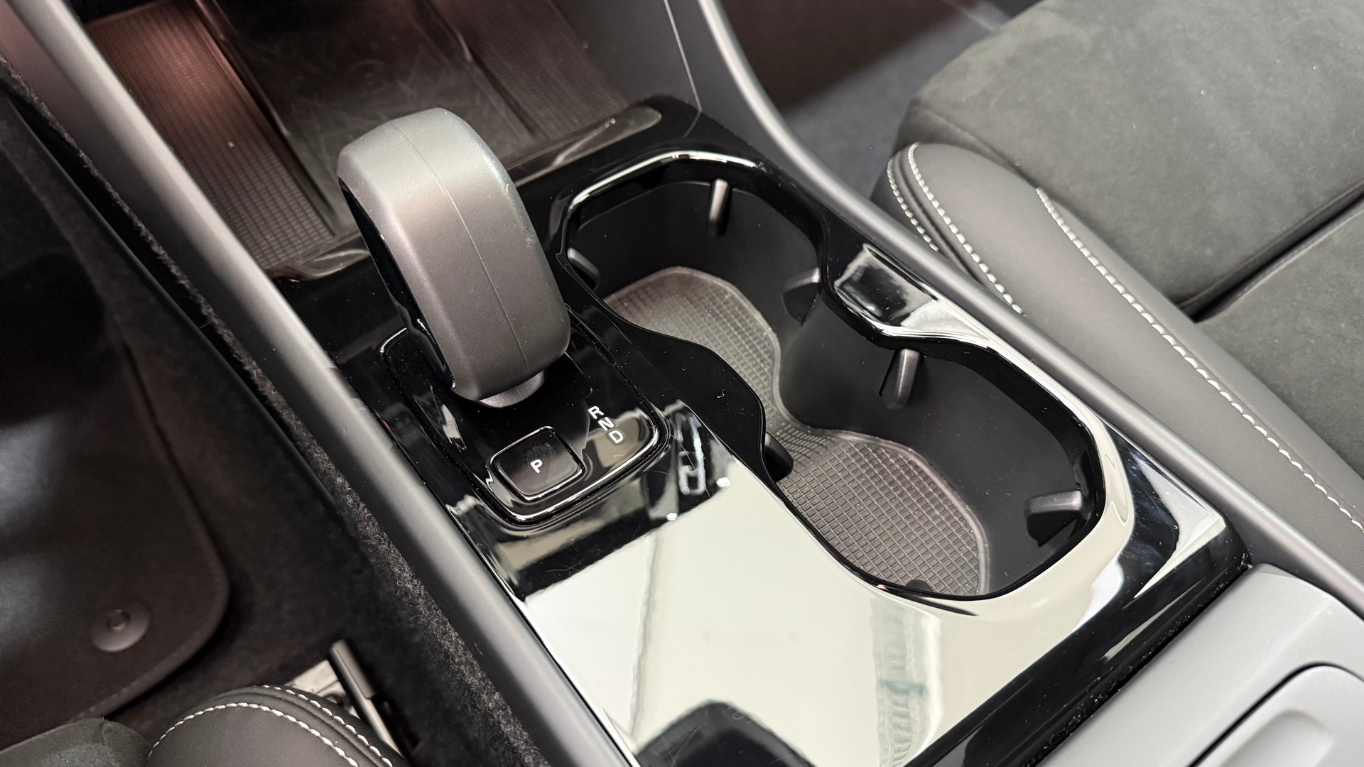 VOLVO EX40 Twin Black Edition AWD-image-14
