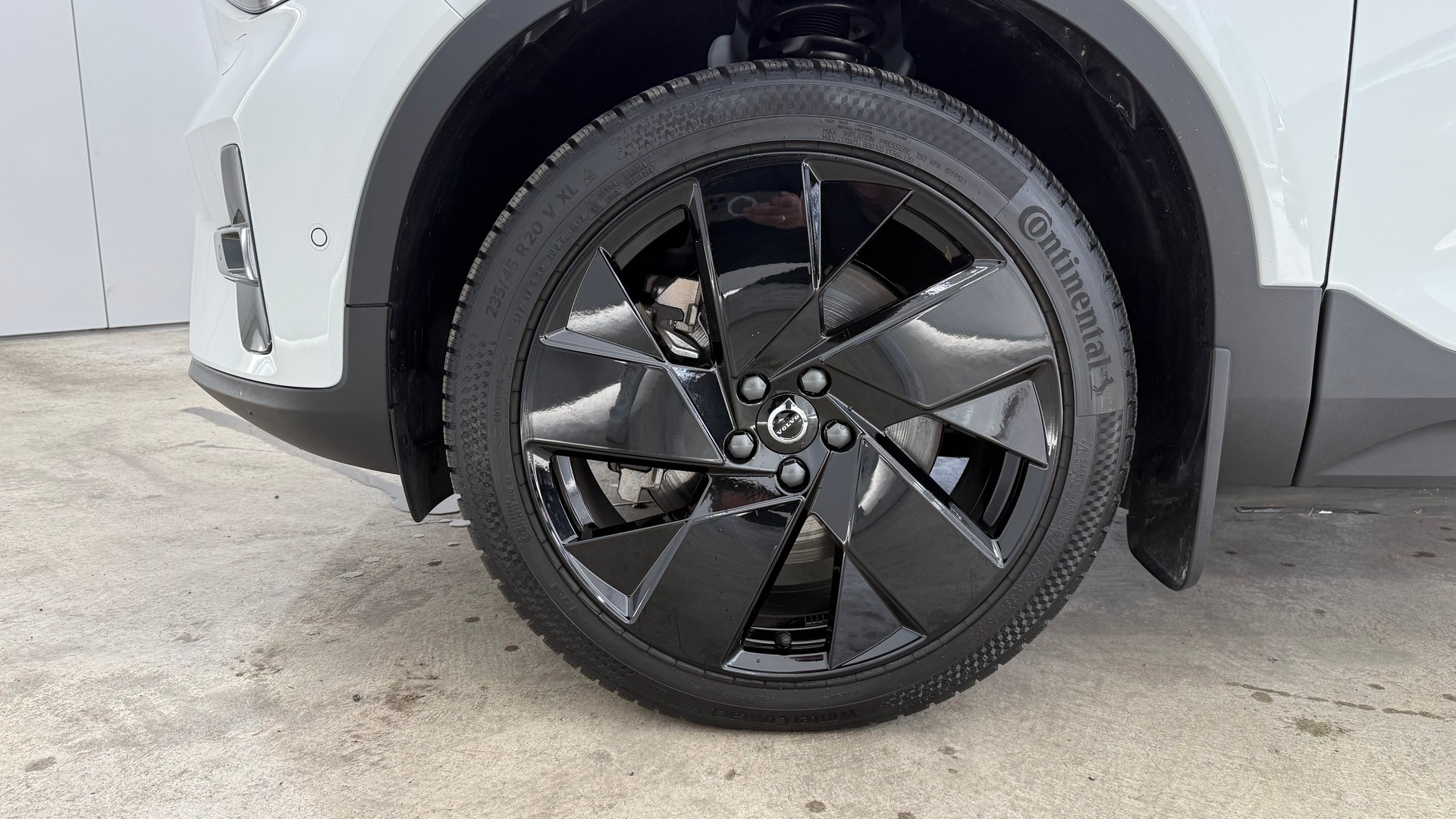 VOLVO EX40 Twin Black Edition AWD-image-7