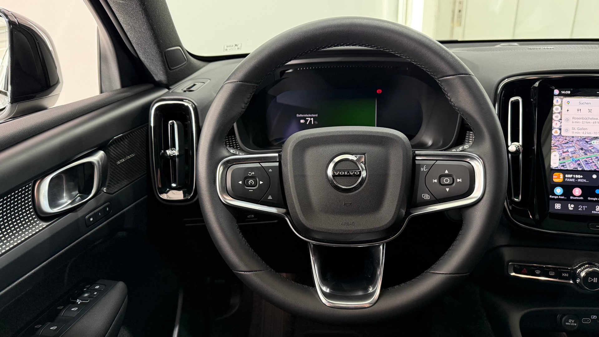VOLVO EX40 Twin Black Edition AWD-image-12