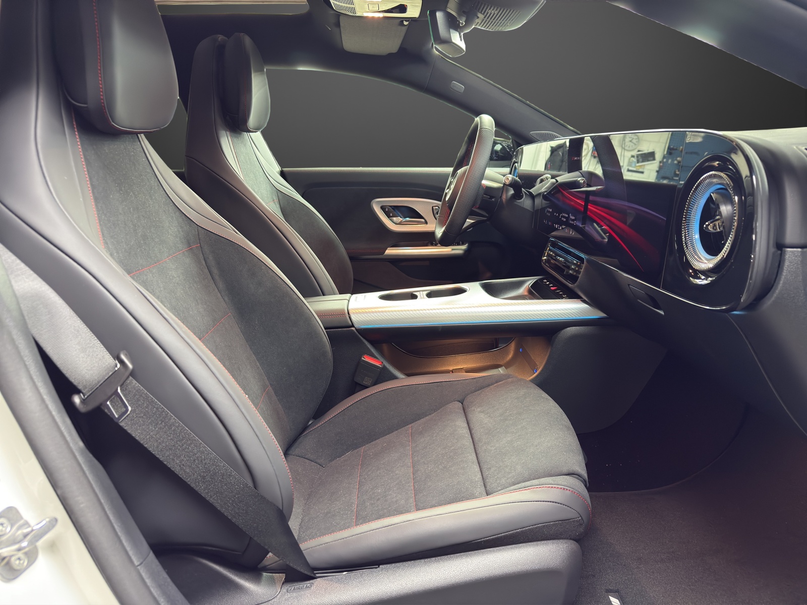 MERCEDES-BENZ CLA 350 4MATIC Shooting Brake with EQ Technology-image-11