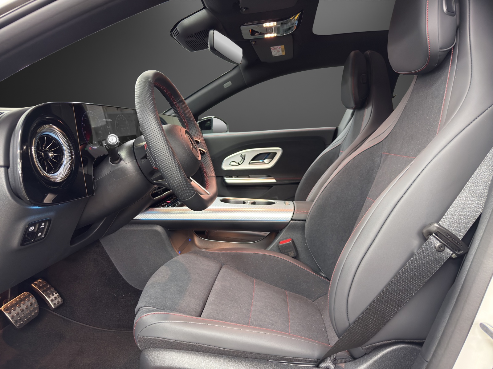 MERCEDES-BENZ CLA 350 4MATIC Shooting Brake with EQ Technology-image-9