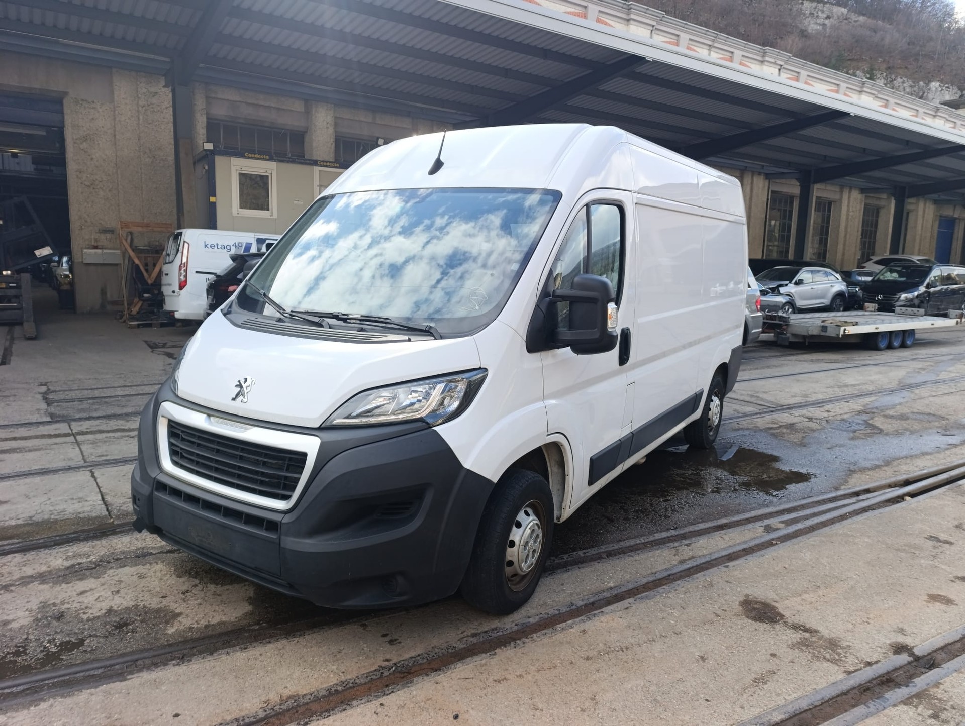 PEUGEOT Boxer 2.2 HDI 335 Pro L2H2-showroom-element-1