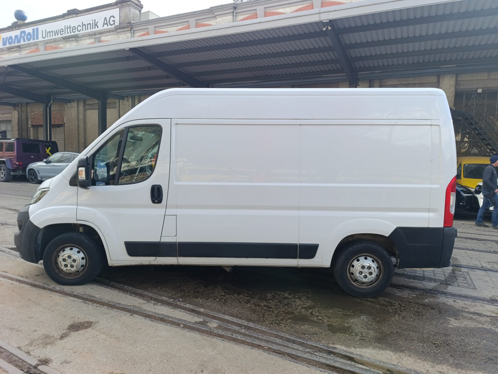 PEUGEOT Boxer 2.2 HDI 335 Pro L2H2-image-4