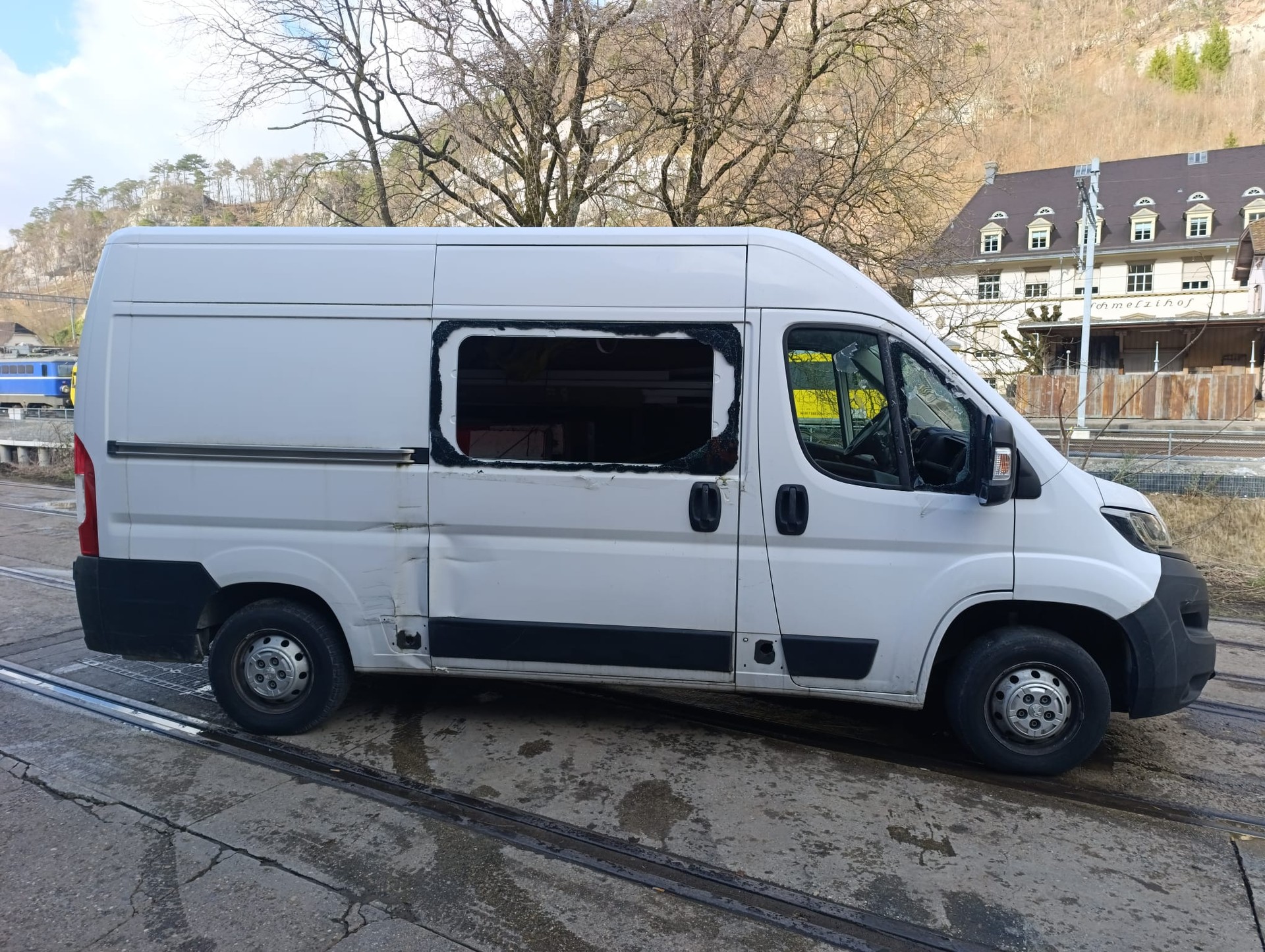 PEUGEOT Boxer 2.2 HDI 335 Pro L2H2-image-7