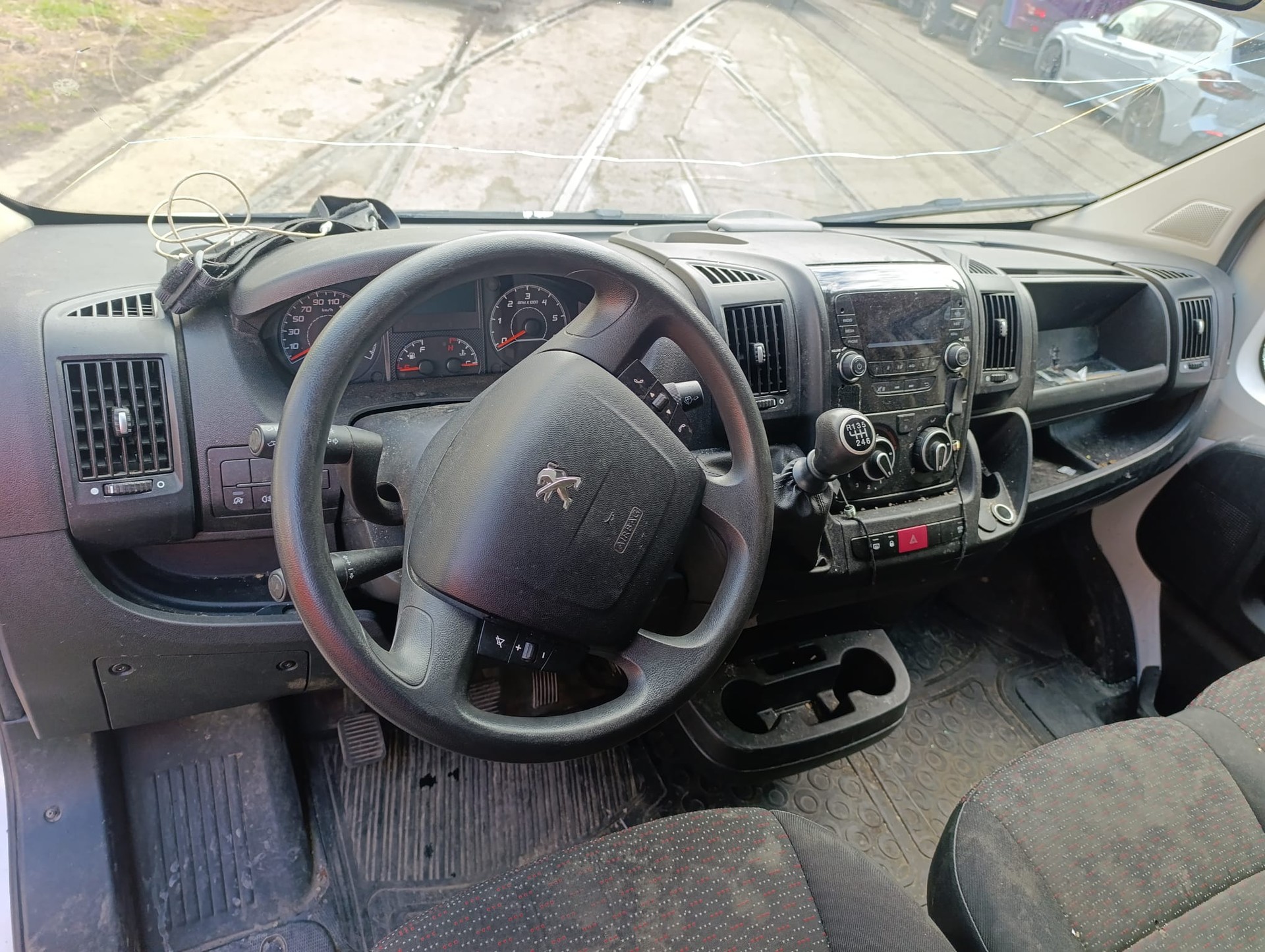 PEUGEOT Boxer 2.2 HDI 335 Pro L2H2-image-5