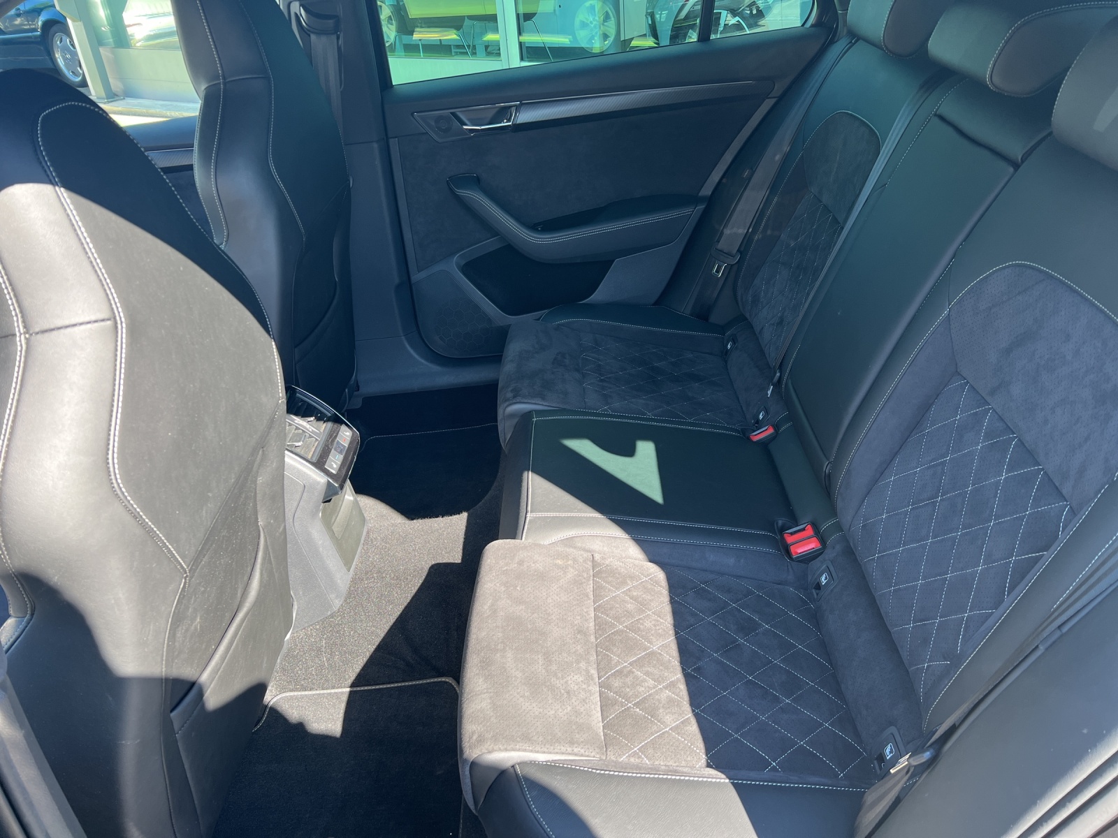 SKODA Superb Combi 2.0 TSI SportLine 4x4 DSG-image-7