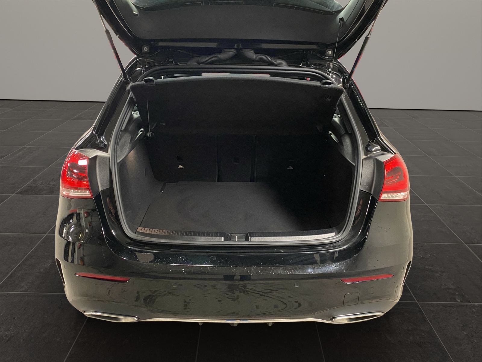 MERCEDES-BENZ A 250 4matic AMG Line Pre-image-5