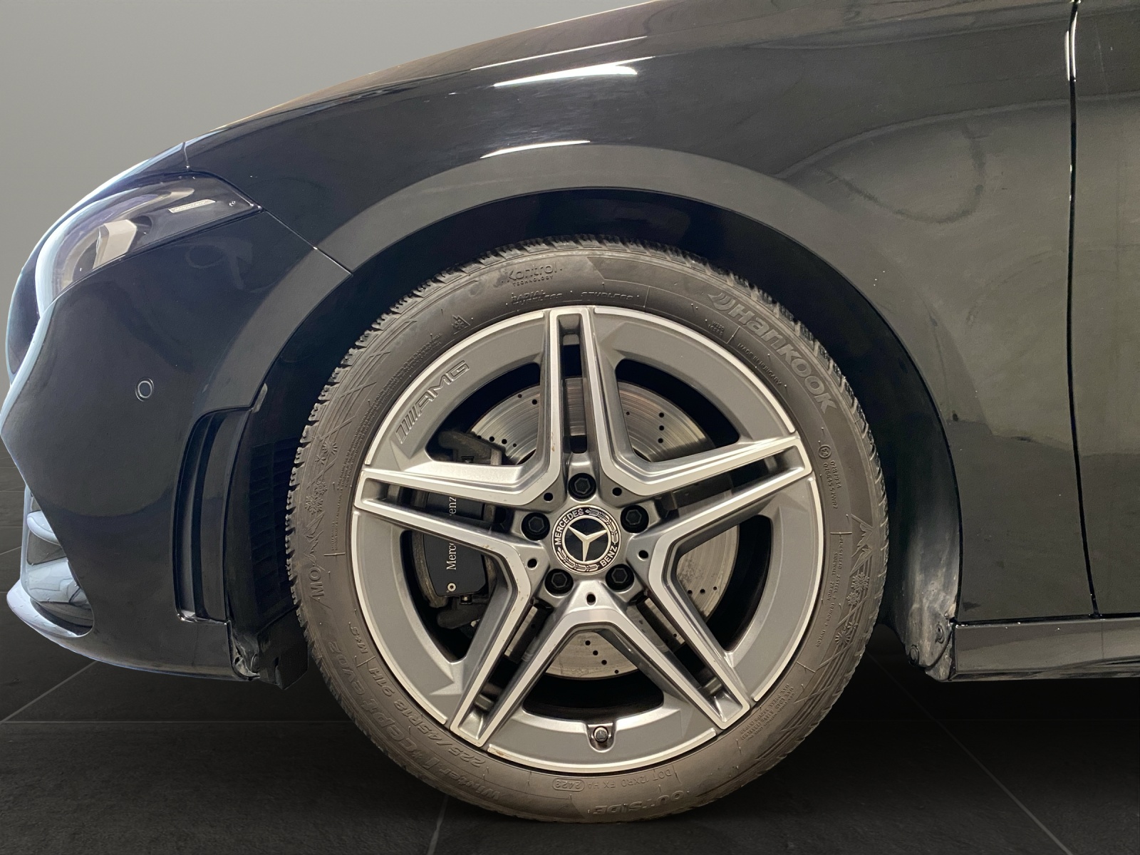 MERCEDES-BENZ A 250 4matic AMG Line Pre-image-9