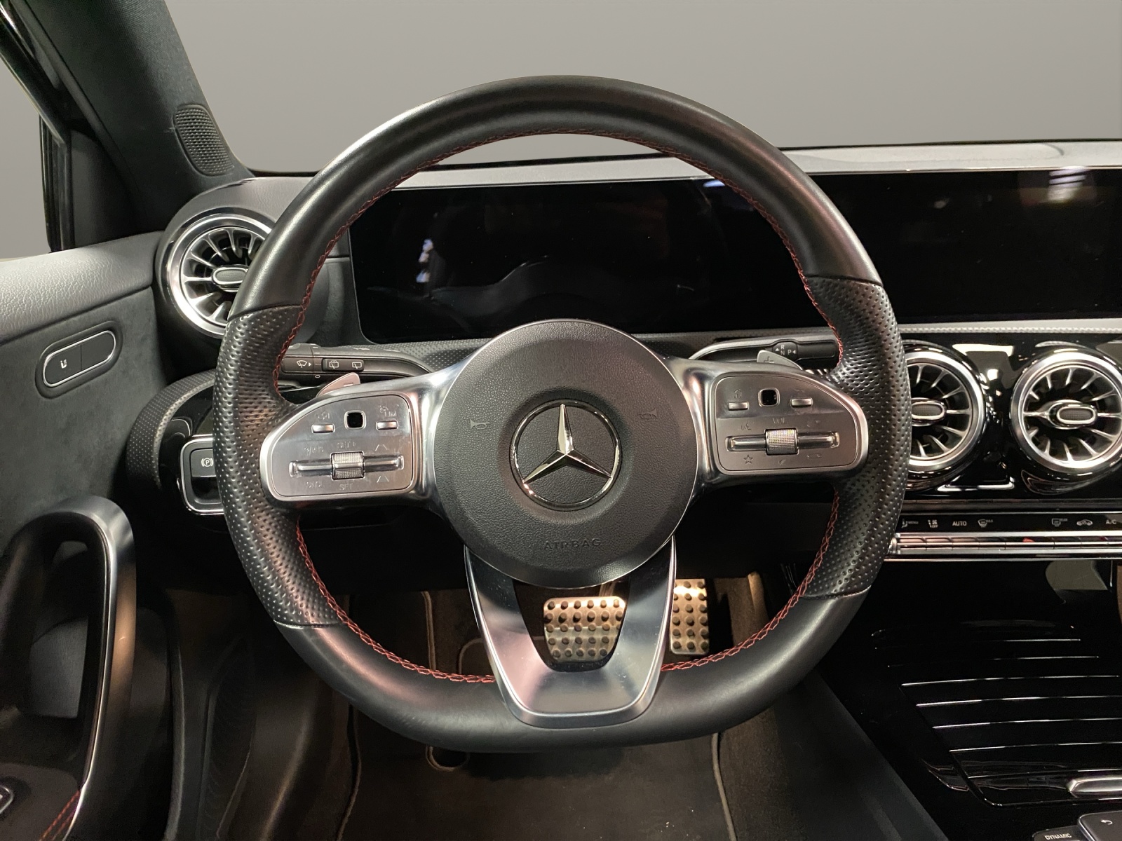 MERCEDES-BENZ A 250 4matic AMG Line Pre-image-12